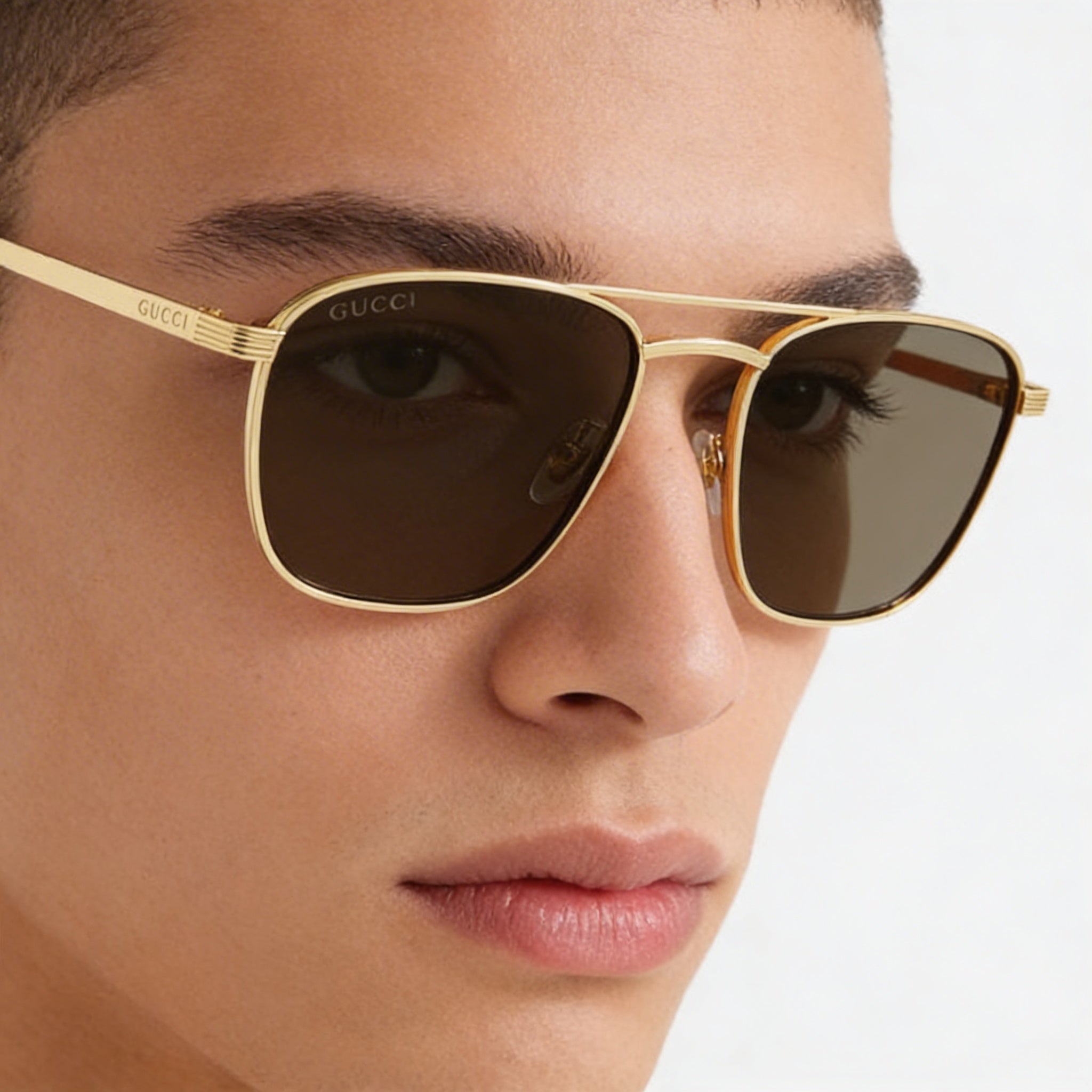 Gucci Modern Unisex Sunglasses, Black Frame with Black Lenses, Bridge Width 18mm, Temple Length 145mm, Photo 5