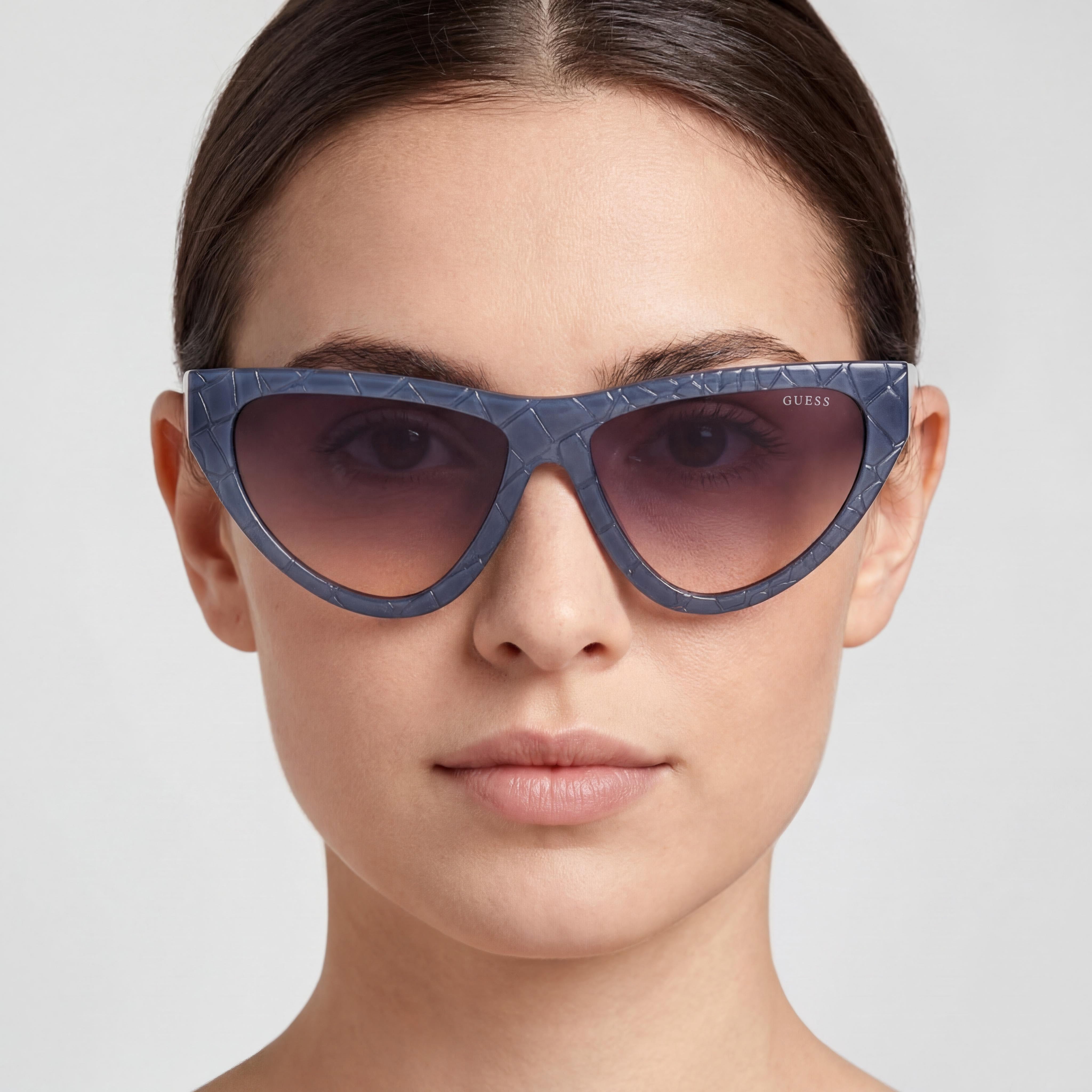Gafas de sol GUESS modernas para mujer, montura de ojo de gato de plástico azul claro, protección UV, de policarbonato degradado humo, Photo 5