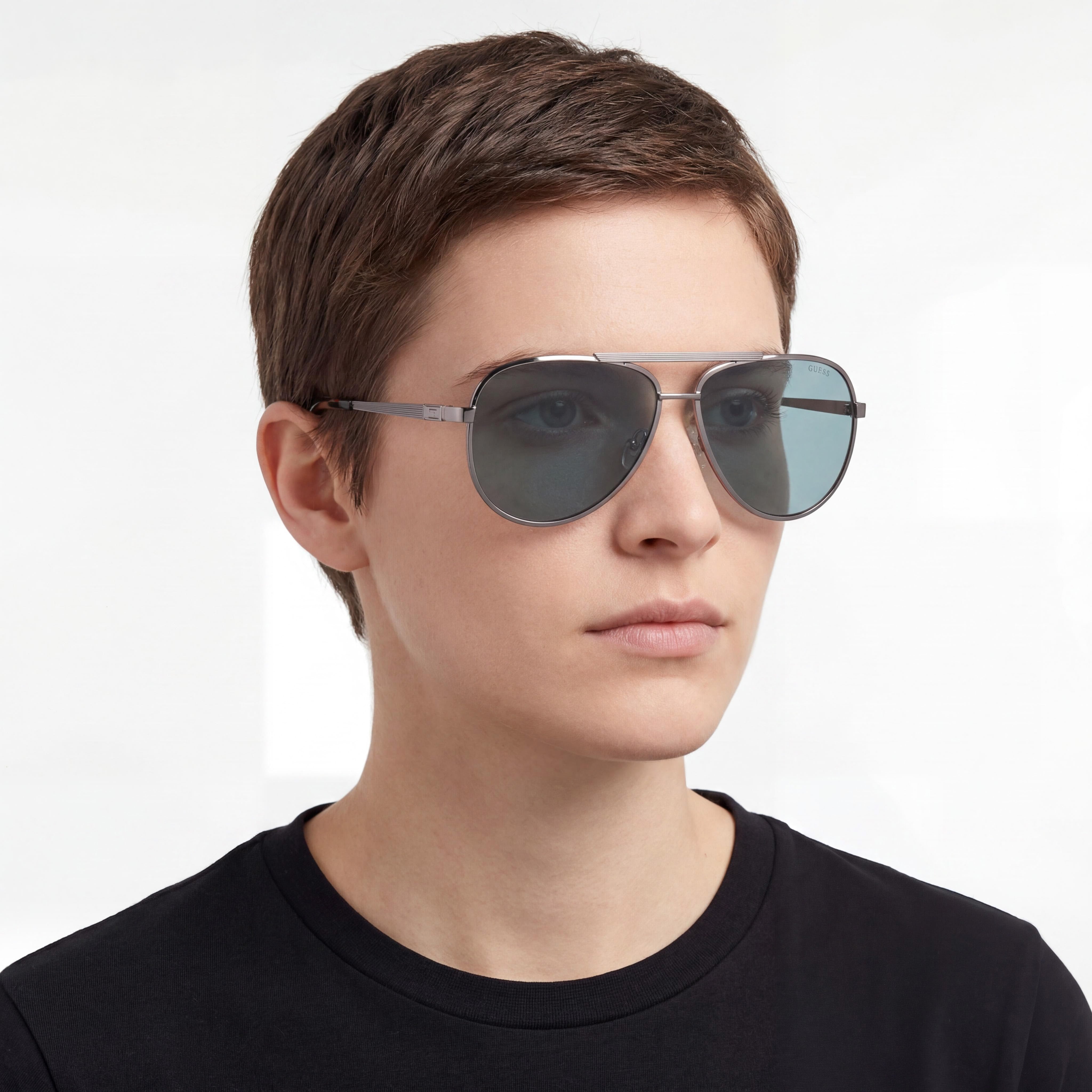 GUESS Gu00209 Unisex Metal Eyewear, Shiny Gunmetal, 100% UVA & UVB Protection, Non-Polarized, 61mm, Photo 3