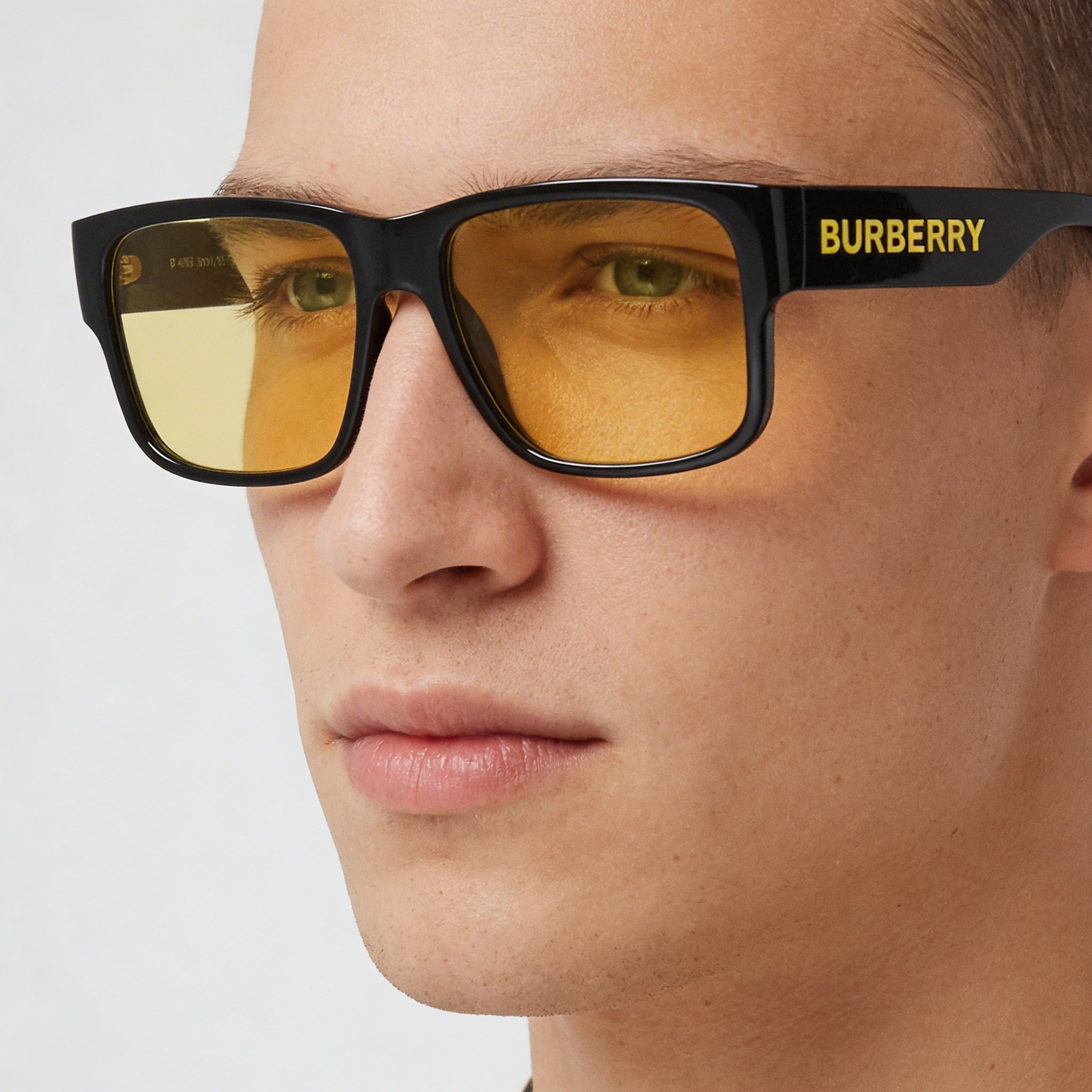 Gafas de sol BURBERRY Knight Geometric para hombre, armazón de propionato negro, lentes amarillas con protección UV de 57 mm, Photo 5