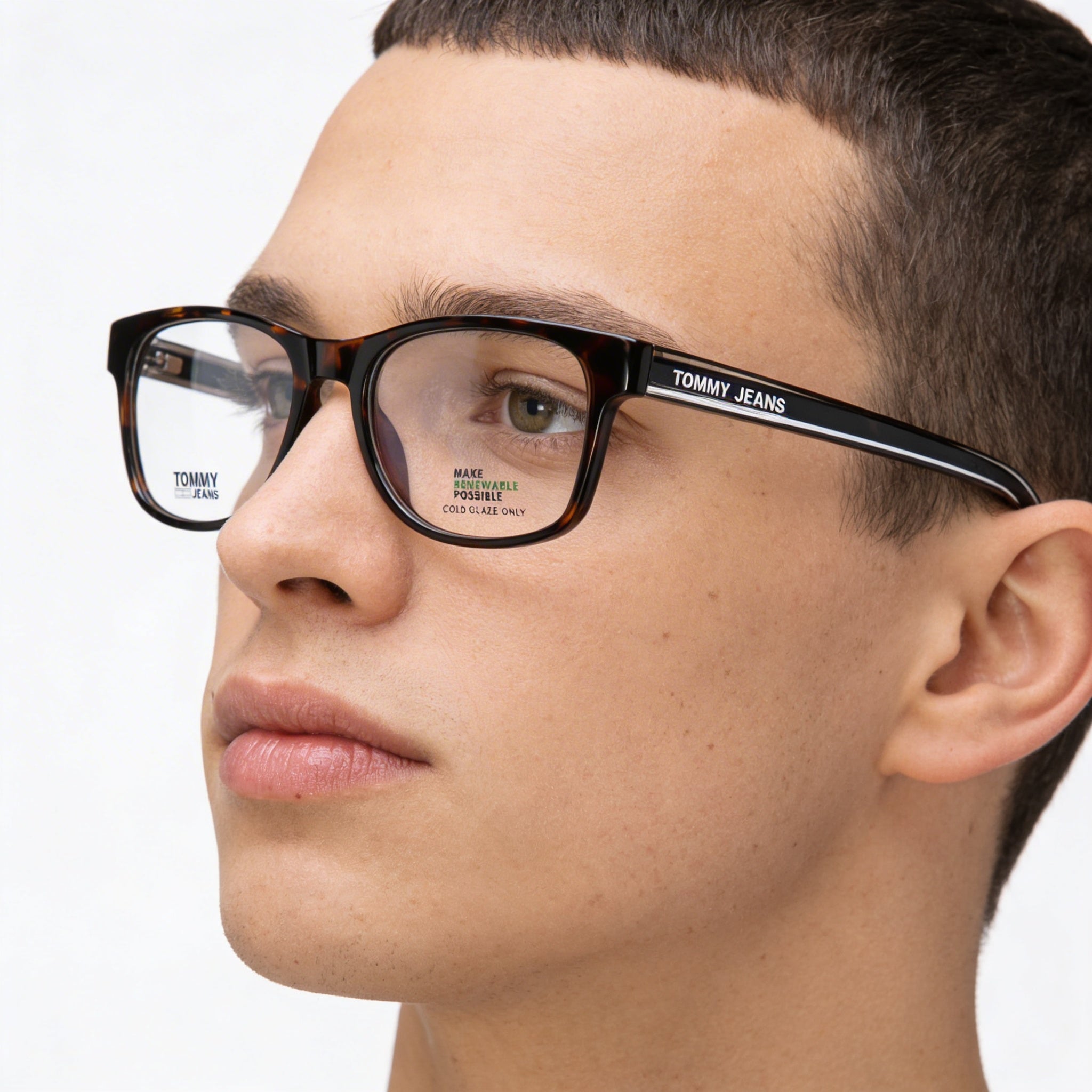 Tommy Hilfiger Modern Men's Eyewear with Injected Havana Frame & Non-polarised Polycarbonate Lenses, 52mm, Photo 4
