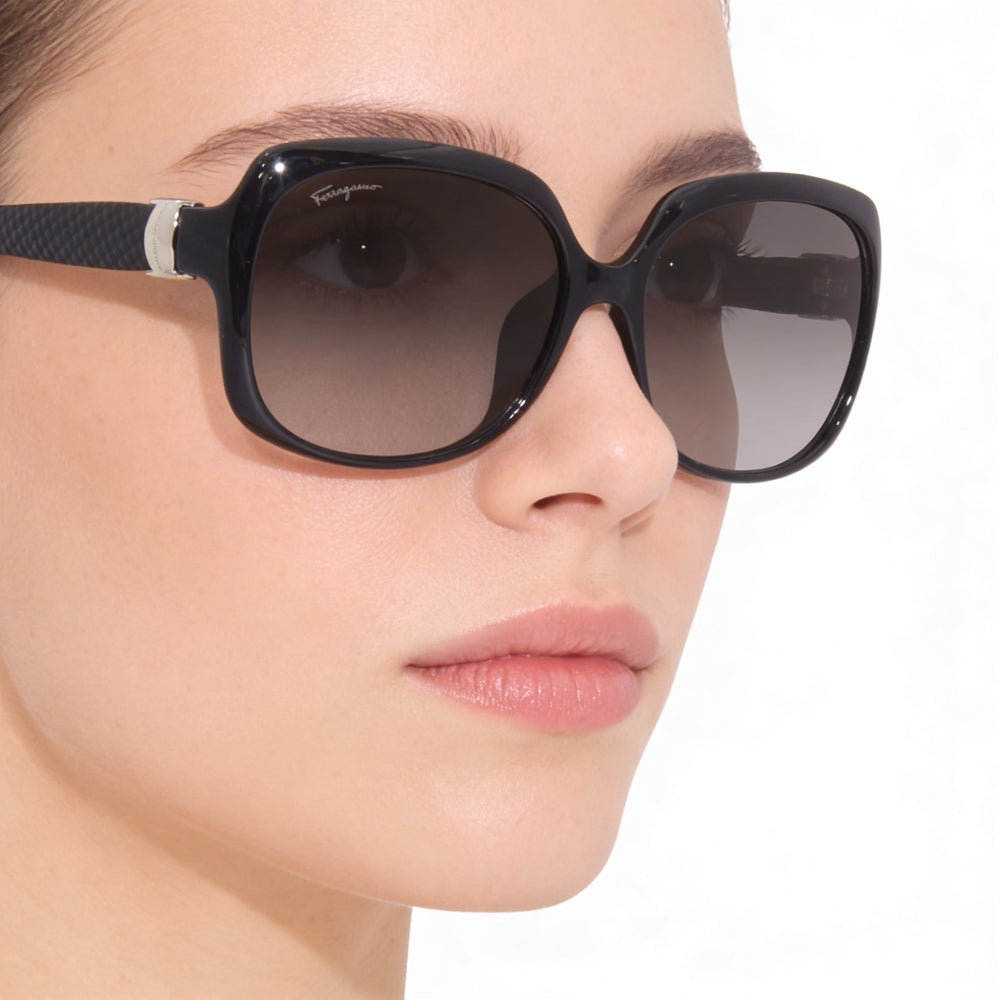 Gafas de sol Ferragamo Classic para mujer, de plástico negro, con degradado gris, de gran tamaño y protección UV, 59 mm