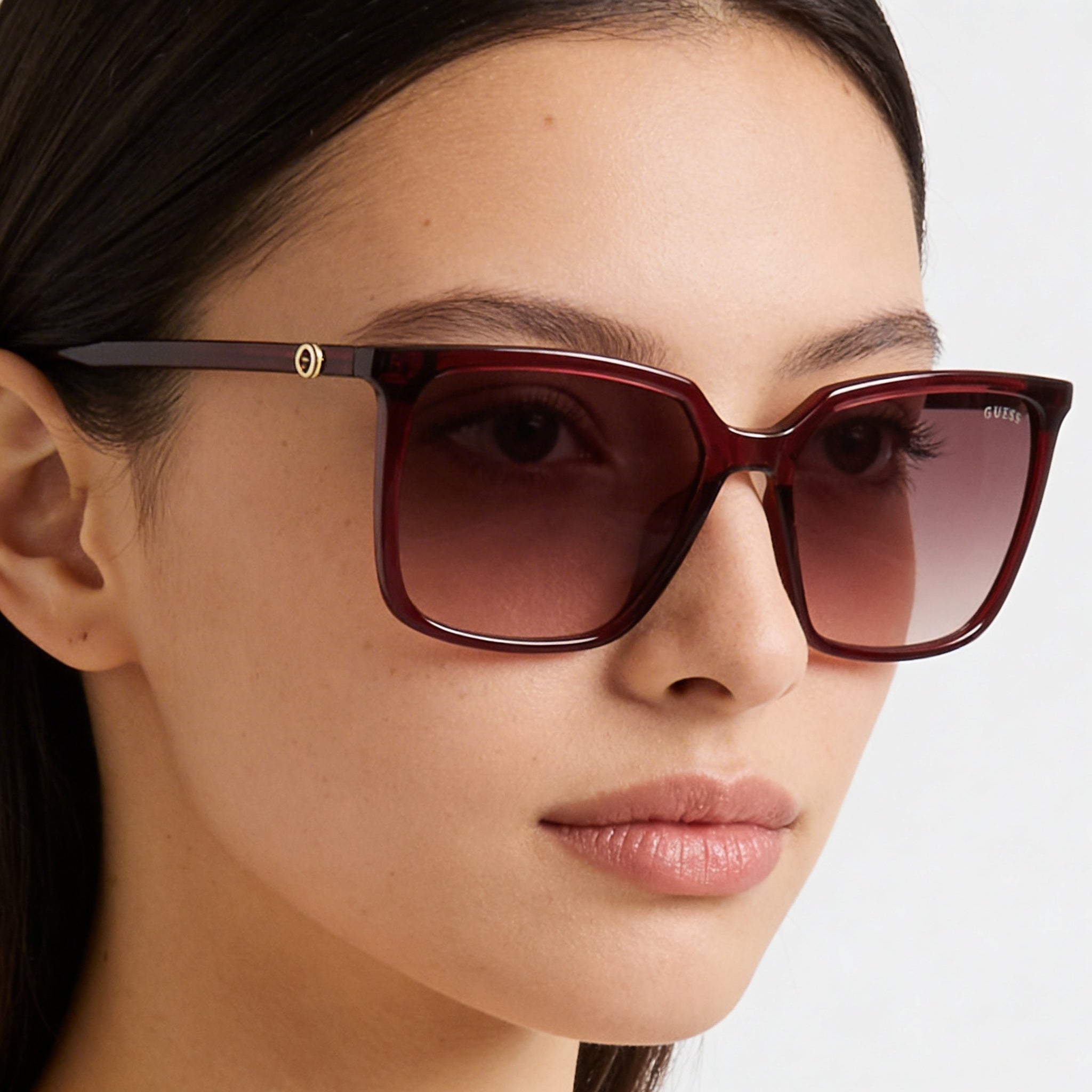 GUESS Women's Square Sunglasses with Shiny Burgundy Plastic Frame, Gradient Burgundy Lenses, UV Protection 56mm, Photo 4