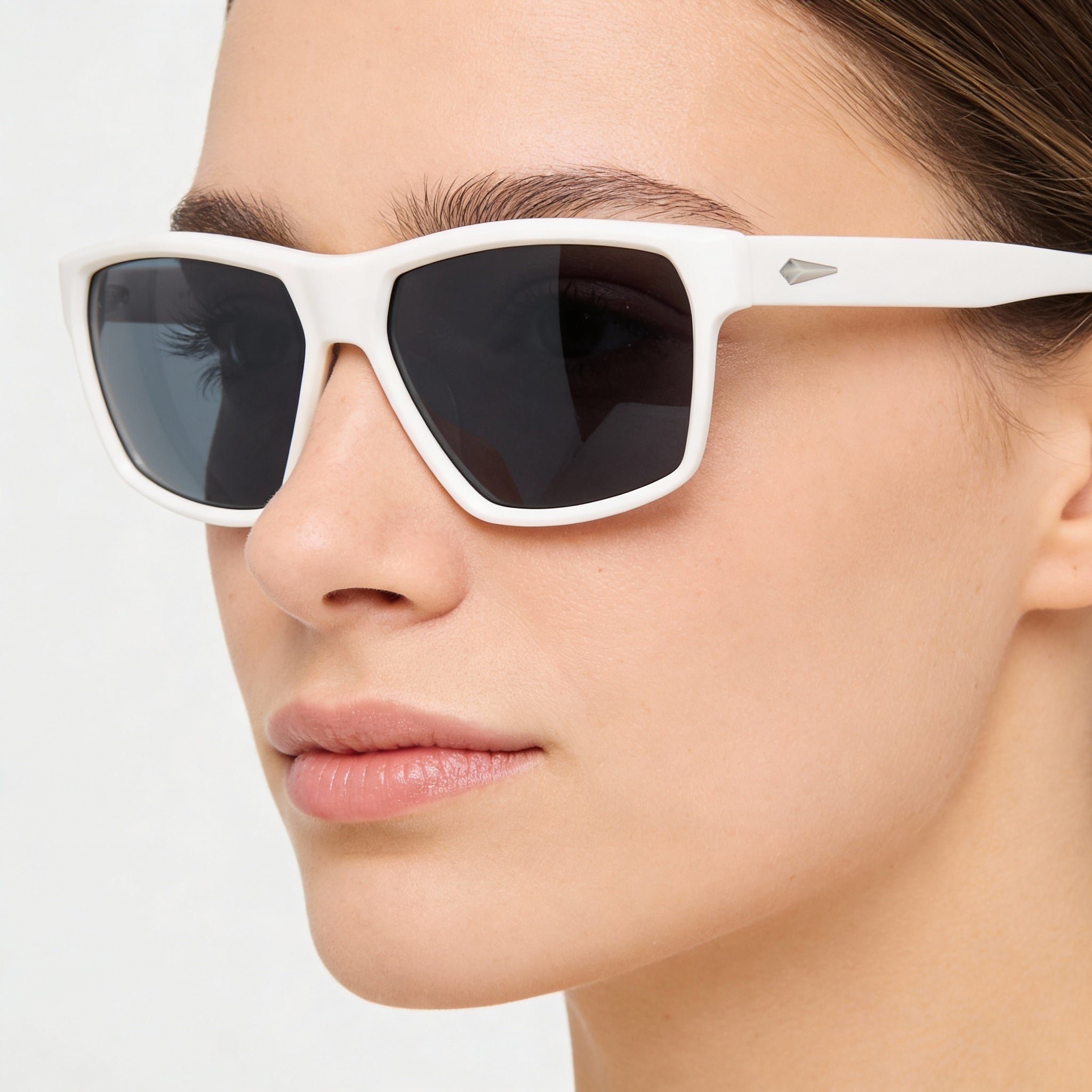 Gafas de sol modernas rag & bone para mujer con montura de acetato blanco mate y lentes no polarizadas de 58 mm, Photo 4