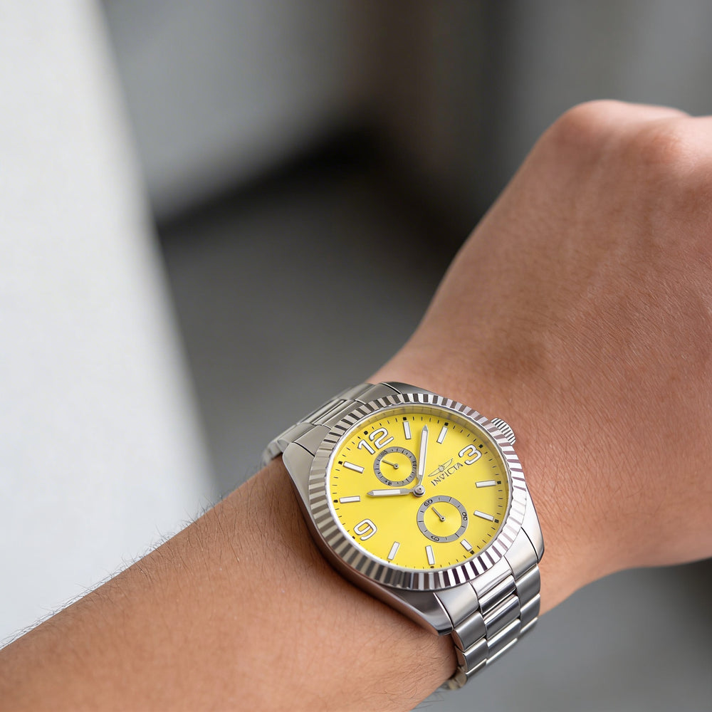 Reloj Invicta Specialty 49528 para hombre, de acero inoxidable, con movimiento de cuarzo y esfera plateada, 43 mm.