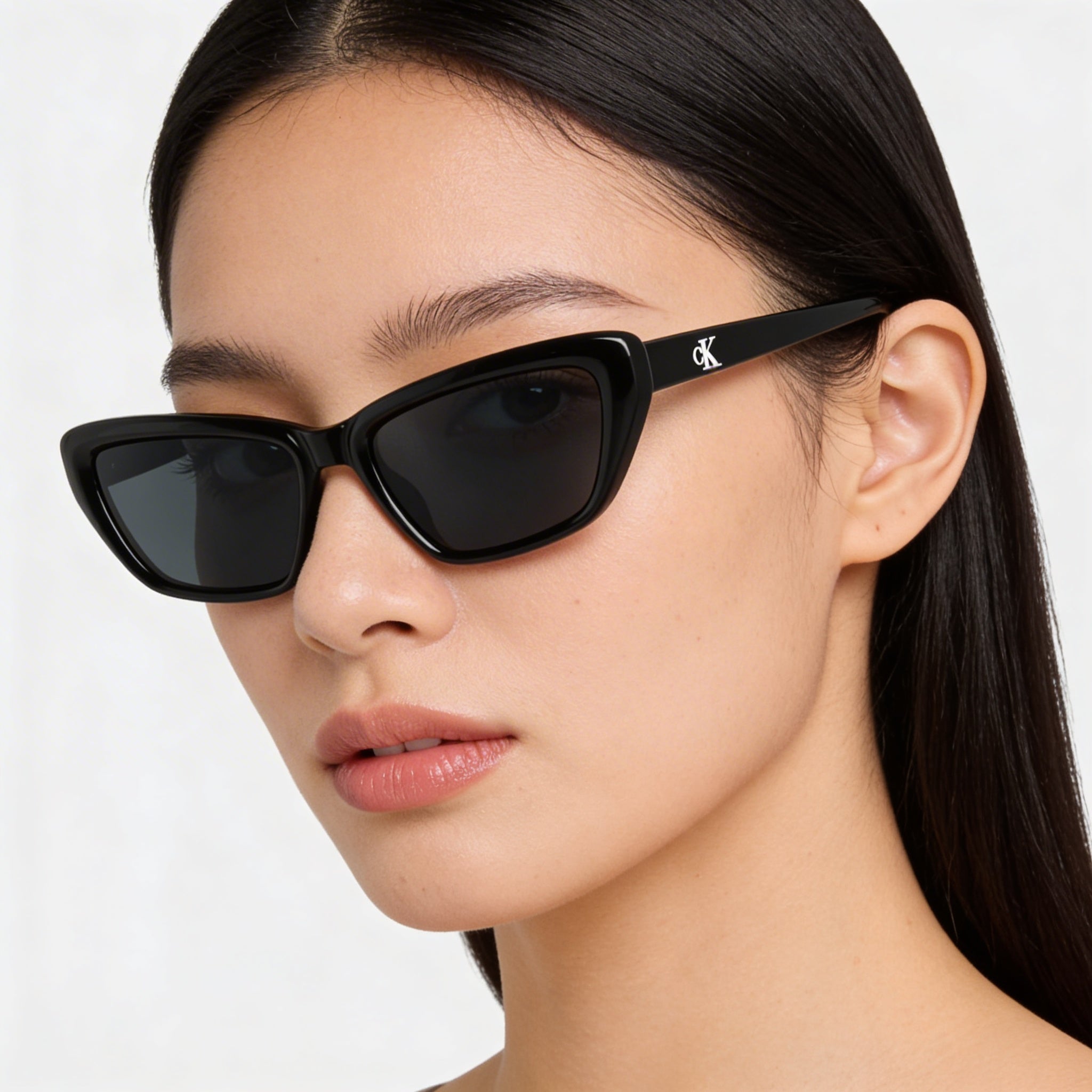 Calvin Klein Ckj24623s Gafas de sol para mujer con protección UV, de 55 mm, con marco de resina vegetal y mariposa negra, fabricadas con Tritan Renew, Photo 5
