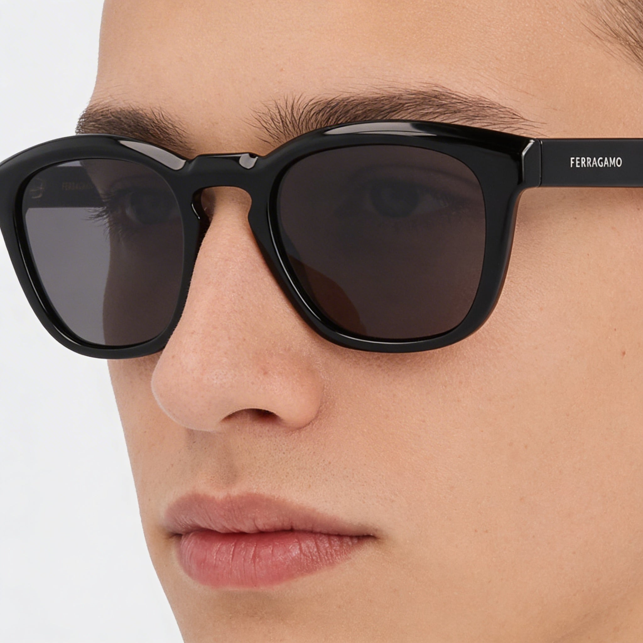 Gafas de titanio negras unisex Ferragamo Sf2040se con 50 mm de ancho de lente, 21 mm de ancho de puente, 145 mm de longitud de patillas, Photo 4