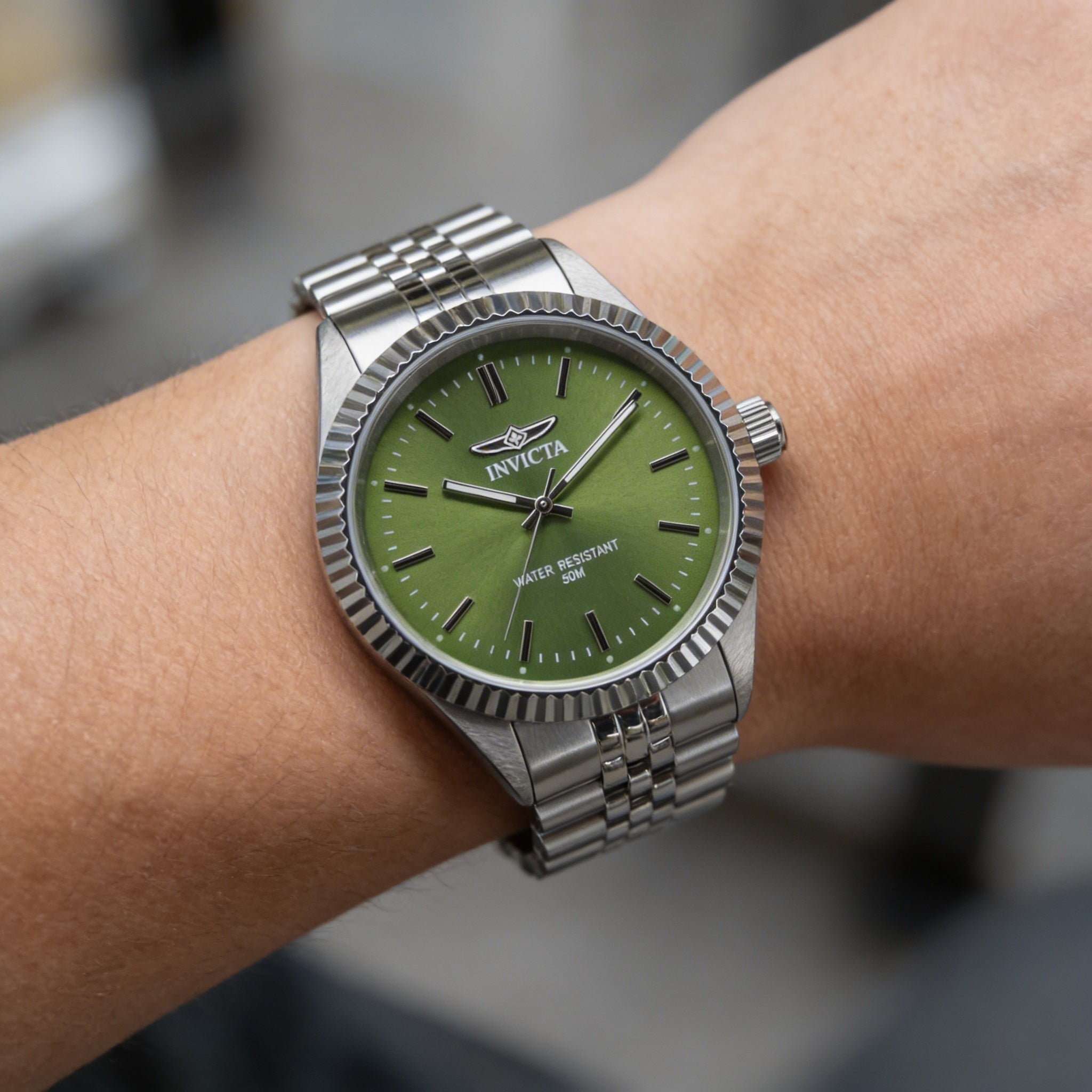 Reloj Invicta Specialty 49313 para hombre, esfera verde, acero inoxidable plateado, cuarzo, 43 mm, resistente al agua hasta 5 ATM, Photo 3