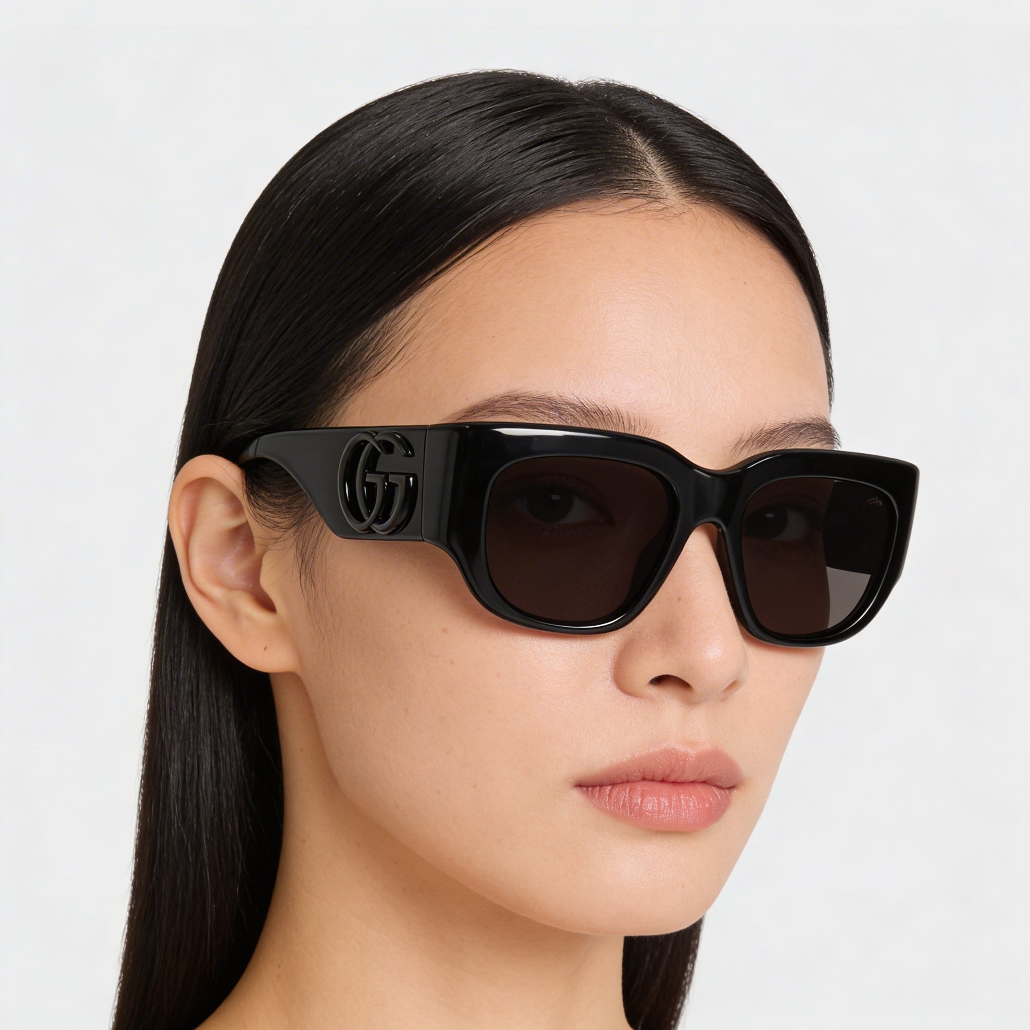 Gucci Casual Women's Sunglasses featuring a Durable Black Acetate Frame and Grey Acetate Lenses, Size 53-20-140mm, Photo 4