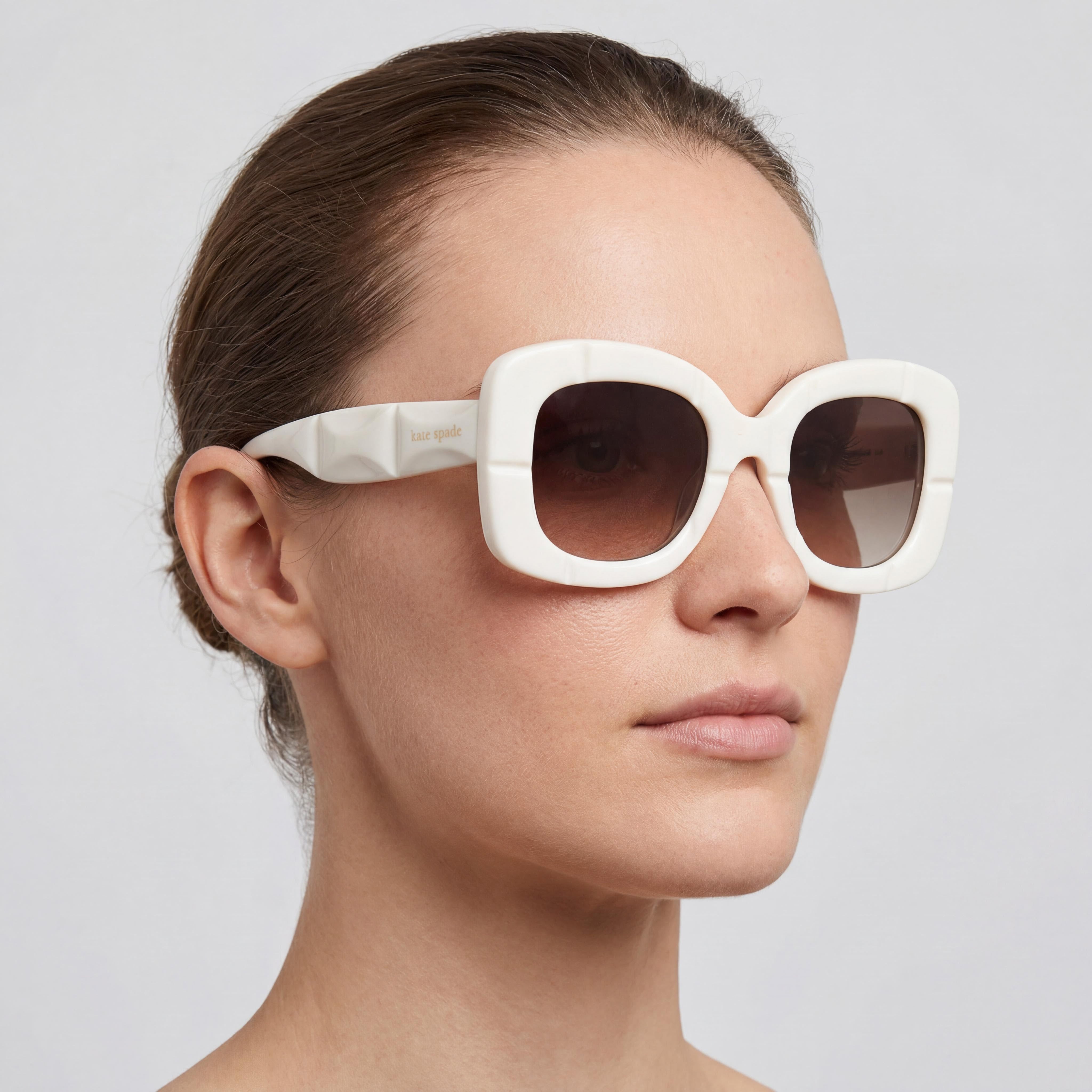 kate spade new york Gafas de sol casuales para mujer, montura de acetato blanco roto con lentes marrones sombreadas, ancho de lente 50 mm, Photo 3
