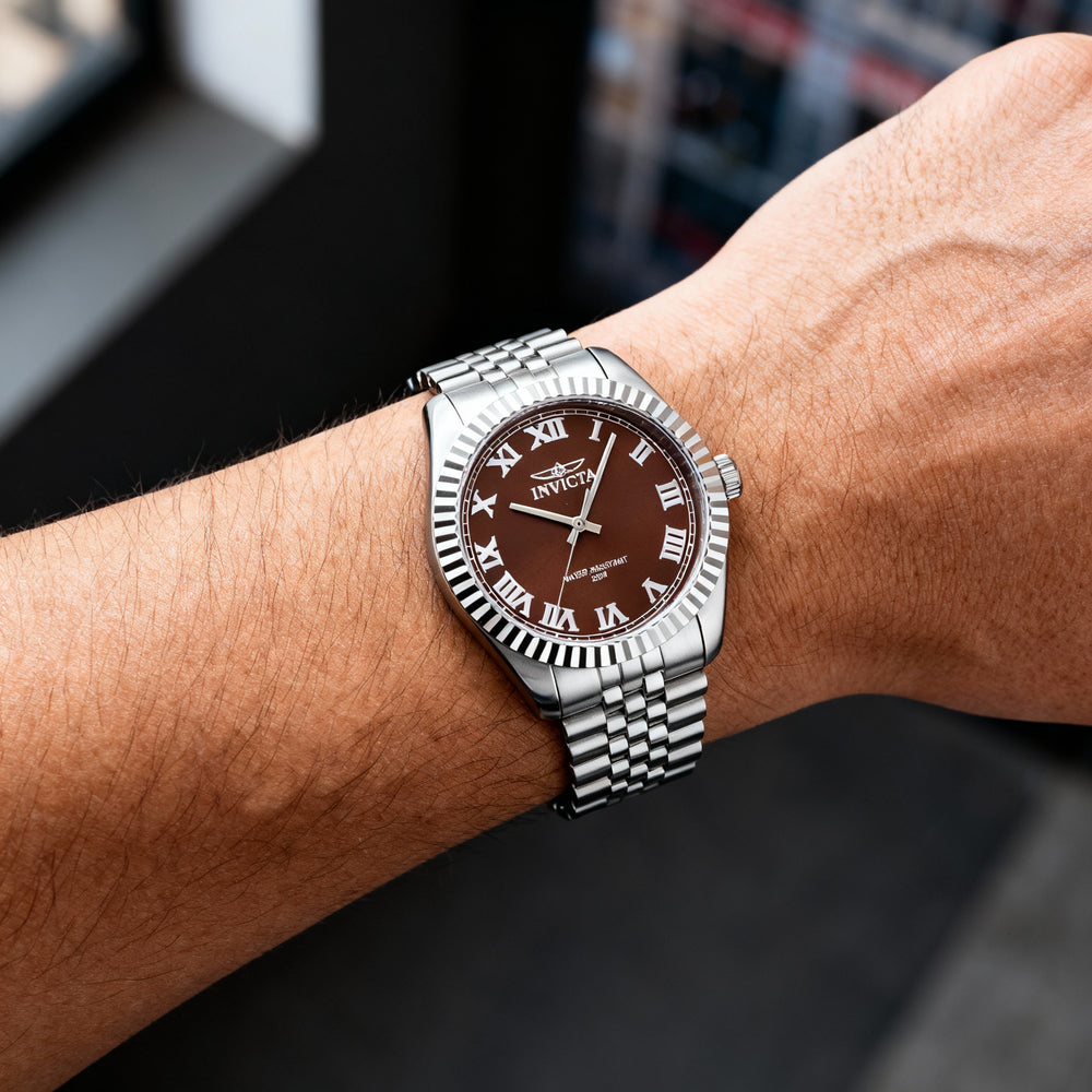 Reloj unisex Invicta Specialty 47400 de acero inoxidable con esfera de cobre y movimiento de cuarzo de 43 mm.