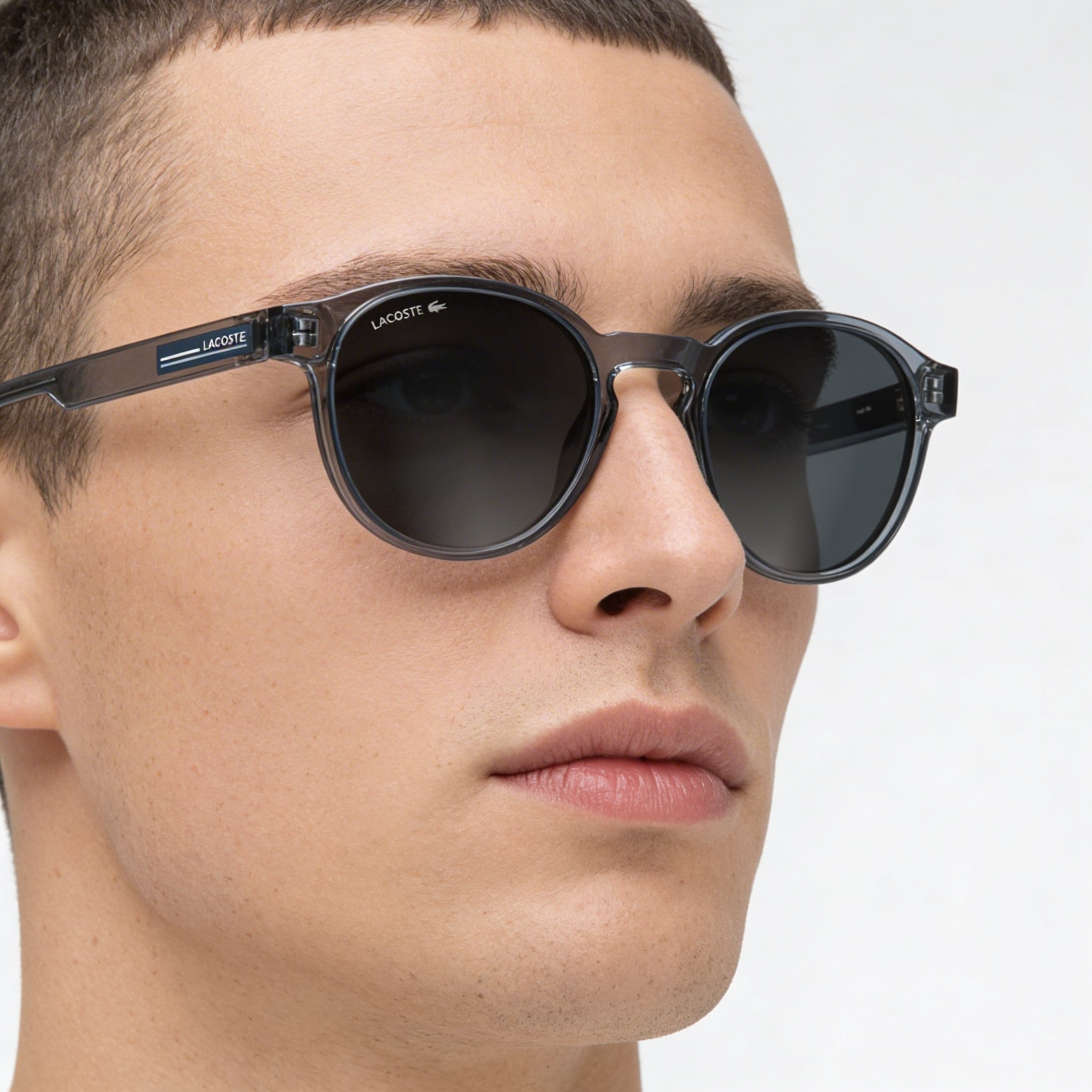 Gafas Lacoste Classic para hombre con montura de plástico transparente gris claro y lentes de policarbonato grises, 51 mm de ancho de lente, Photo 4