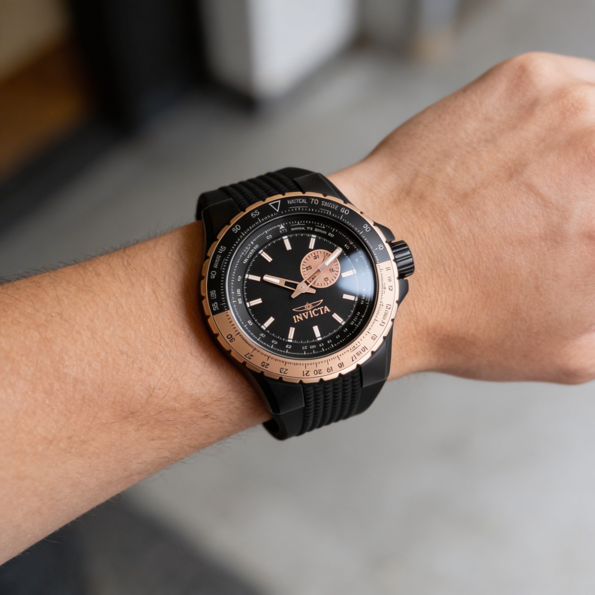 Reloj Invicta Aviator 49725 para hombre, de acero inoxidable negro, de cuarzo, de 50 mm, resistente a 10 ATM y con correa de silicona., Photo 3