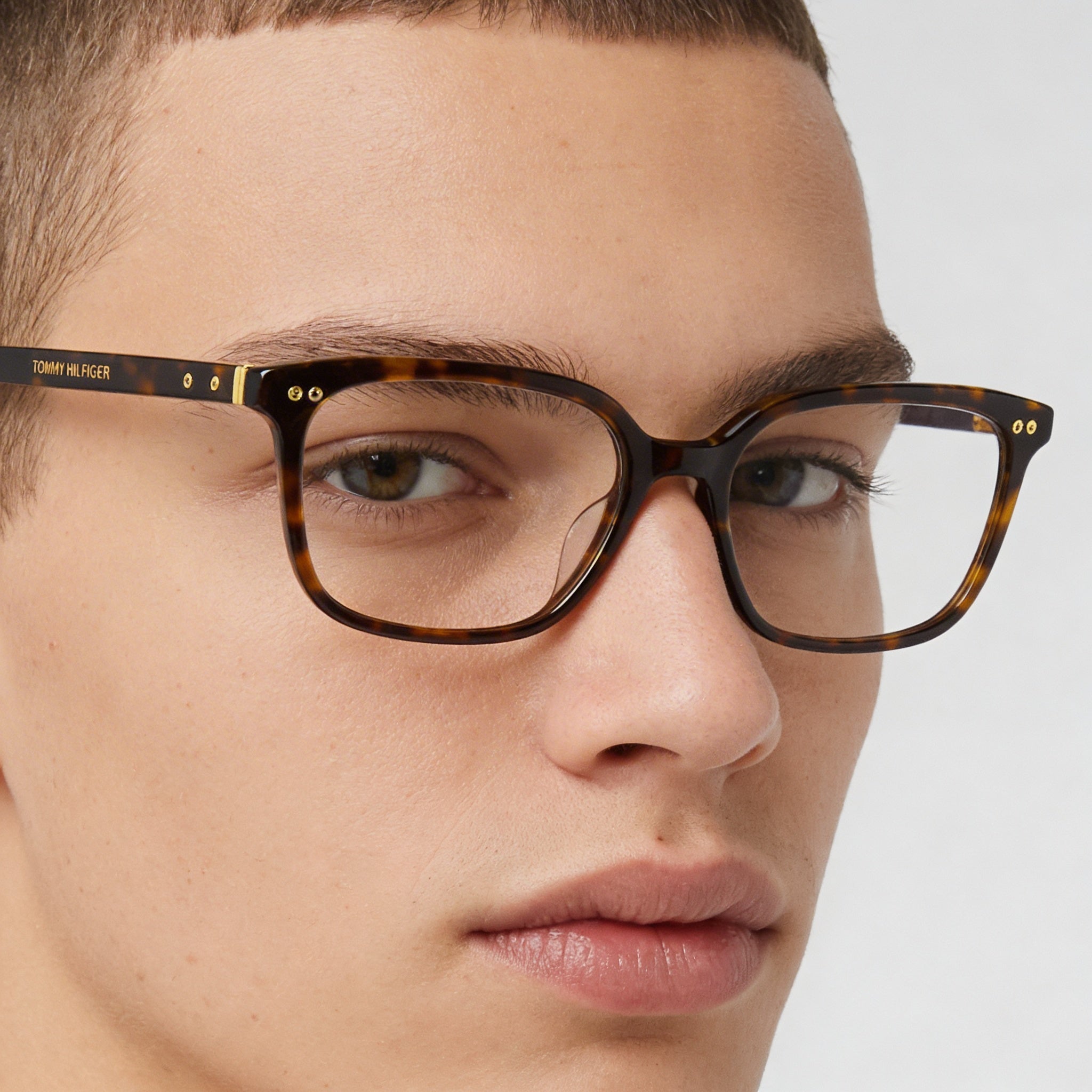 Tommy Hilfiger Modern Unisex Eyewear, Acetate Havana Frame, Polycarbonate Lenses, 56mm Lens Width, 18mm Bridge, Photo 5
