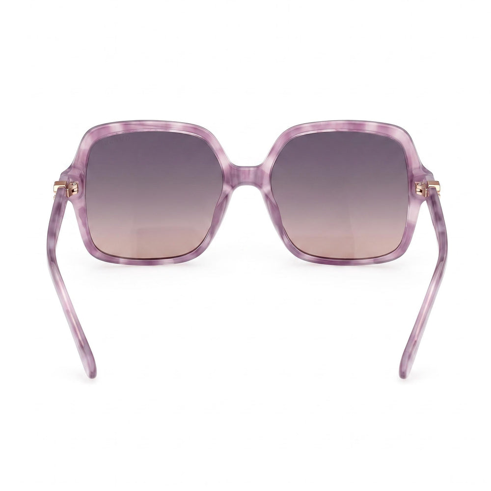 GUESS Gafas de sol modernas para mujer con montura de plástico lila Avana y lentes de policarbonato degradadas violetas de 57 mm