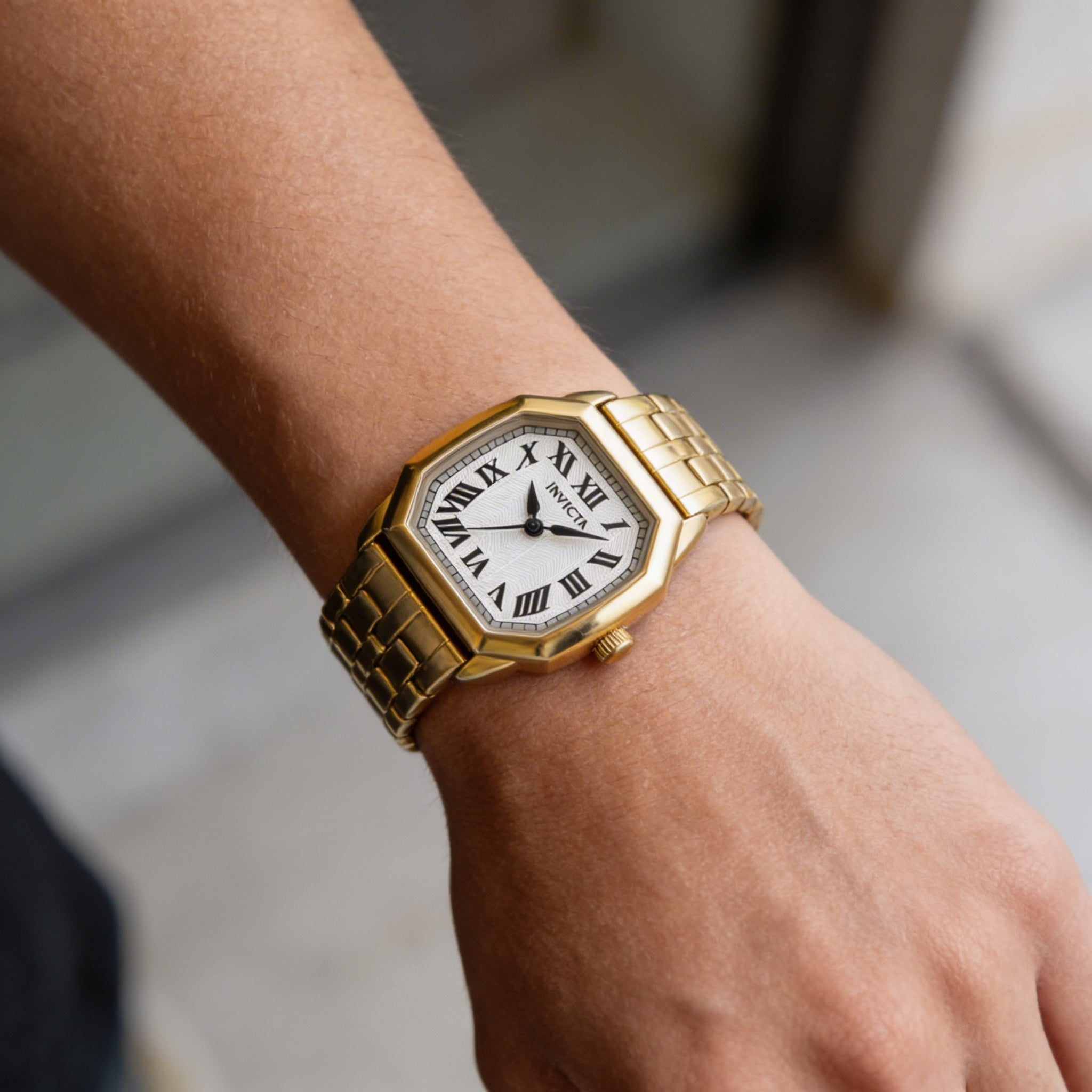 Reloj Invicta Wildflower 48959 para mujer, de cuarzo, con pulsera de acero inoxidable en tono dorado y esfera plateada de 27 mm., Photo 3