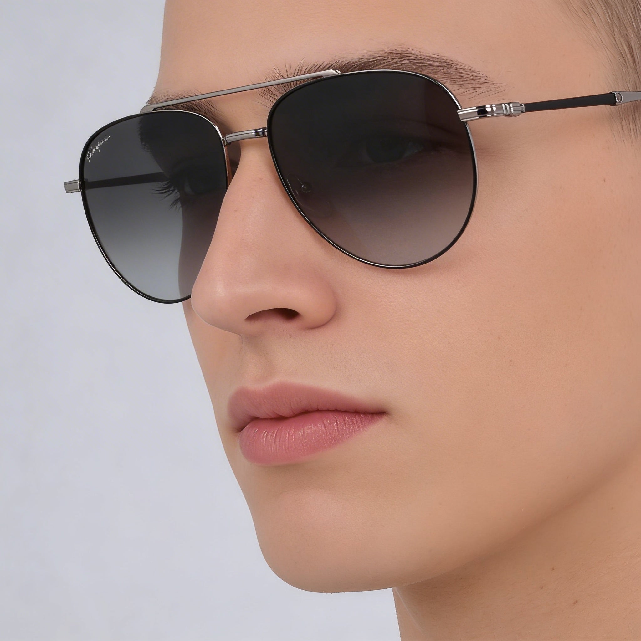Salvatore Ferragamo SF 226S 086 58 Gafas de sol unisex de metal, montura rutenio claro negra, lentes grises degradadas 58mm, Photo 4