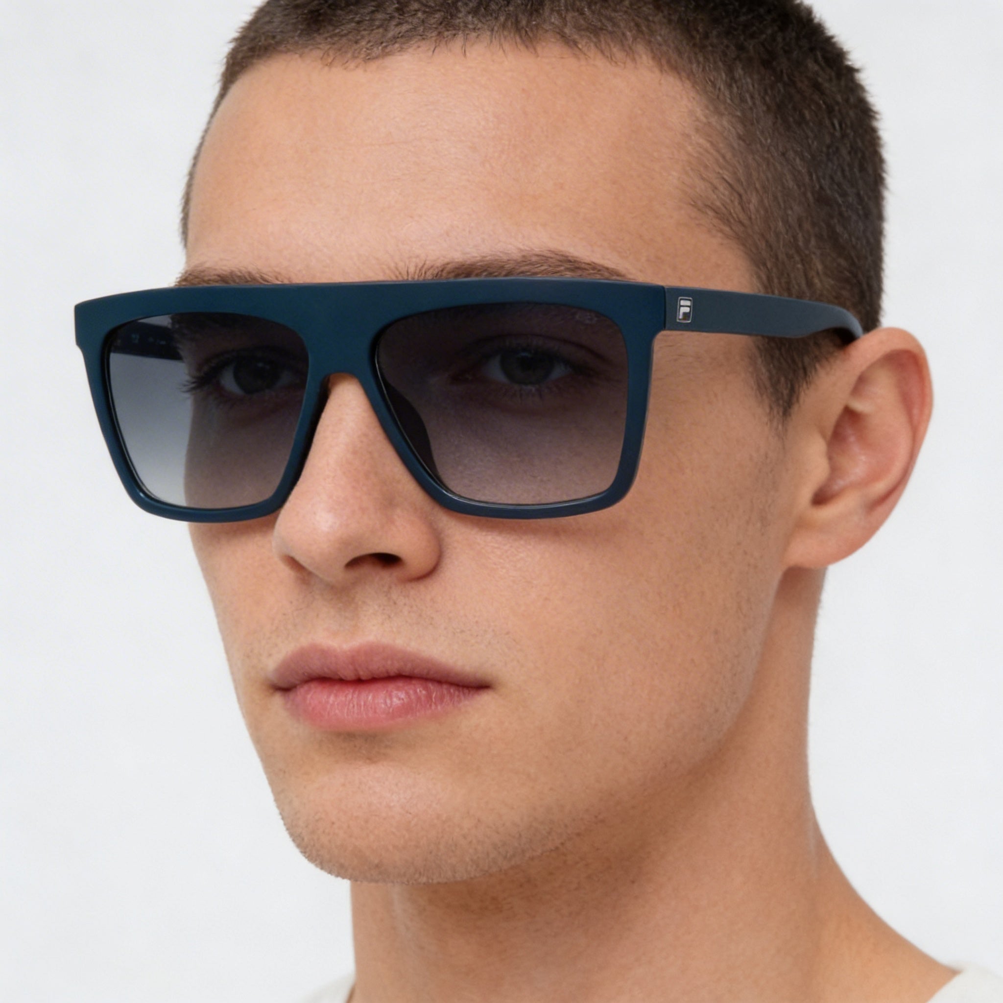 Gafas de sol Fila Casual para hombre, sin polarizar, inyectadas, con montura azul noche mate y lentes azules degradadas de 60 mm, Photo 3
