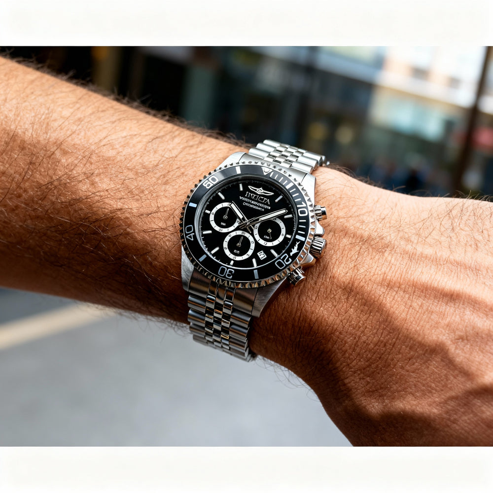 Reloj de cuarzo Invicta Pro Diver Classic para hombre, 43 mm, esfera negra y bisel de acero inoxidable plateado.