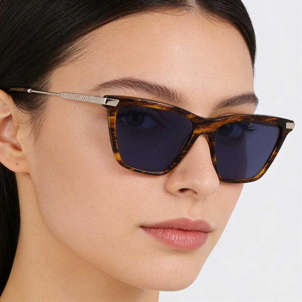 Victoria Beckham Modern Acetate Frame Polycarbonate Lenses Women's Sunglasses Translucent Horn 57mm