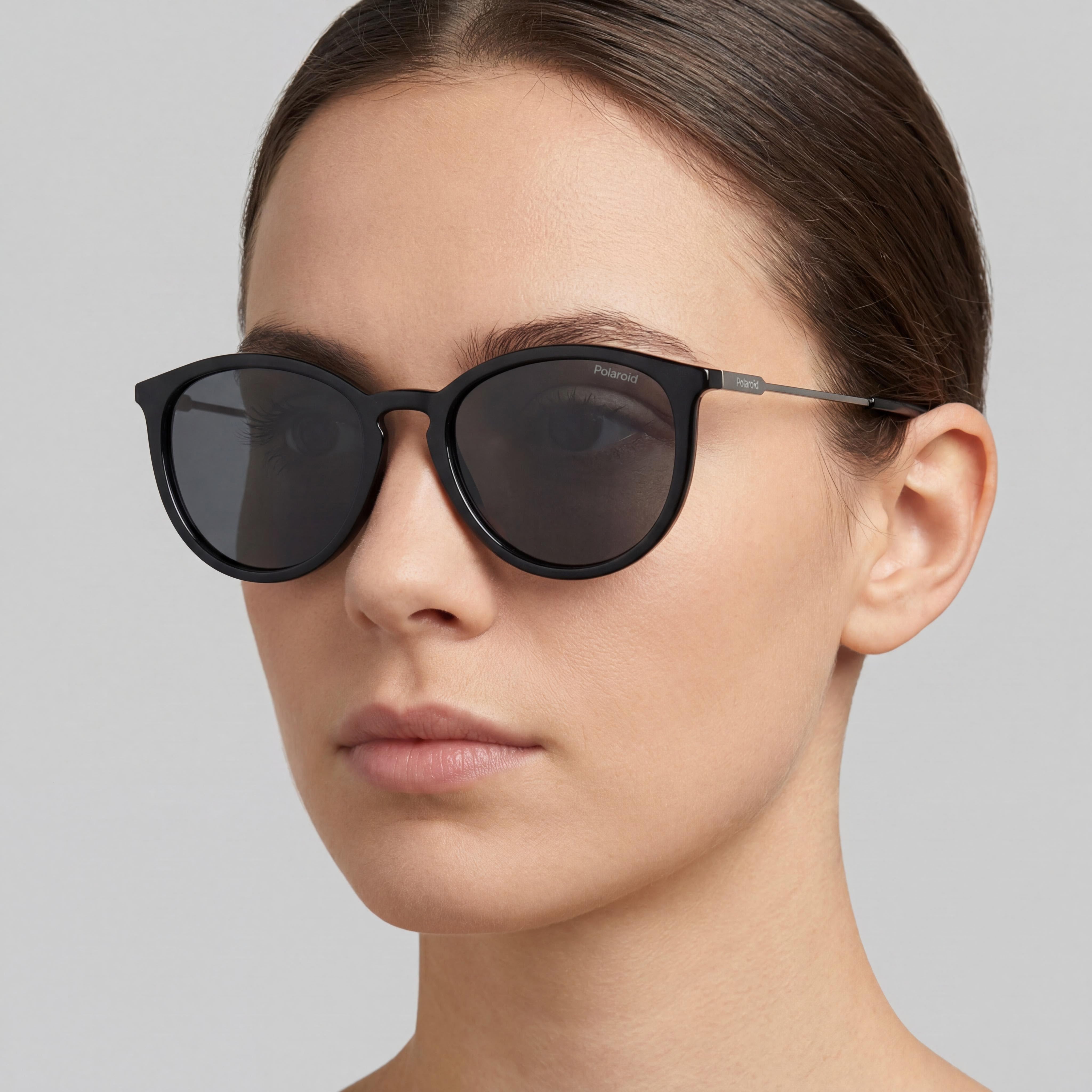 Gafas de sol Polaroid Eyewear modernas para mujer, montura negra de copoliéster ecológico, lentes grises, protección UV 53-18-145, Photo 5