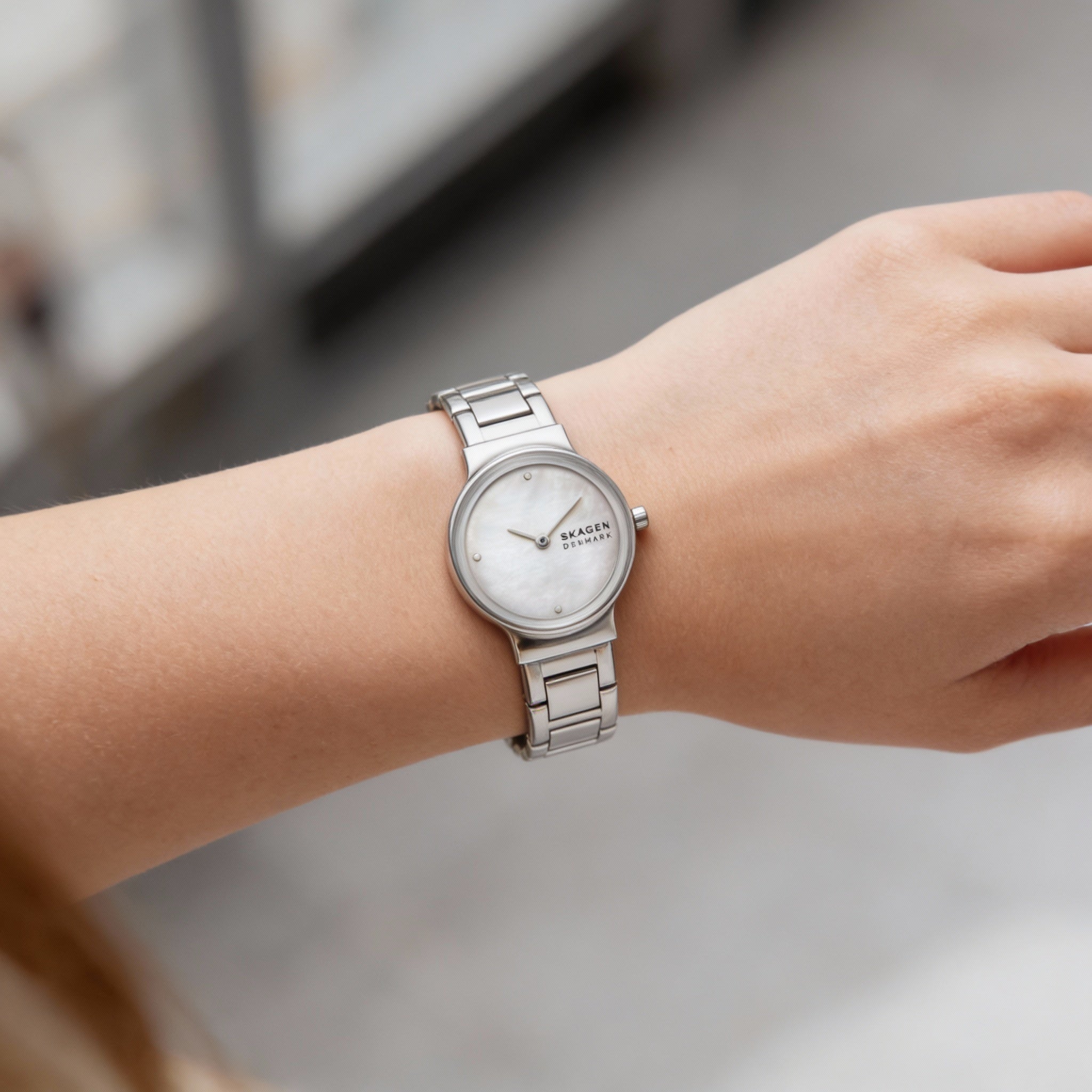 Skagen Freja Lille Women's Silver Stainless Steel White Mother-of-Pearl Dial Scratch-Resistant 26mm Watch, Photo 4