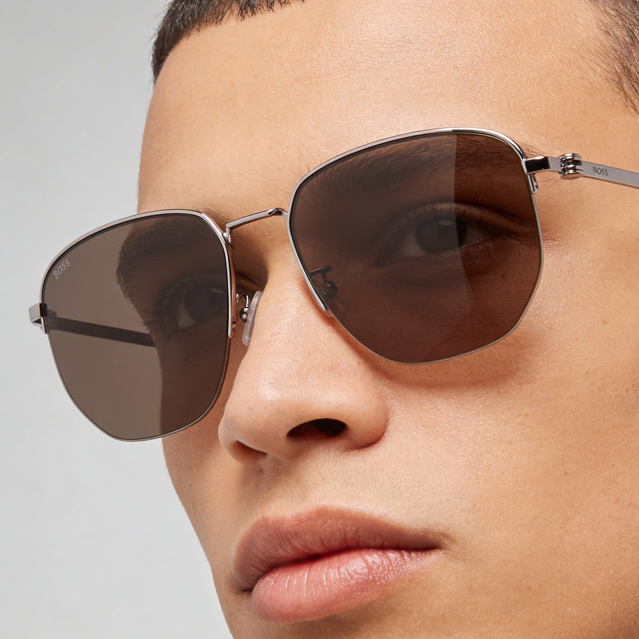 Gafas de sol unisex modernas Hugo Boss de acero inoxidable con montura y lentes de rutenio y protección UV, 57 mm, Photo 5