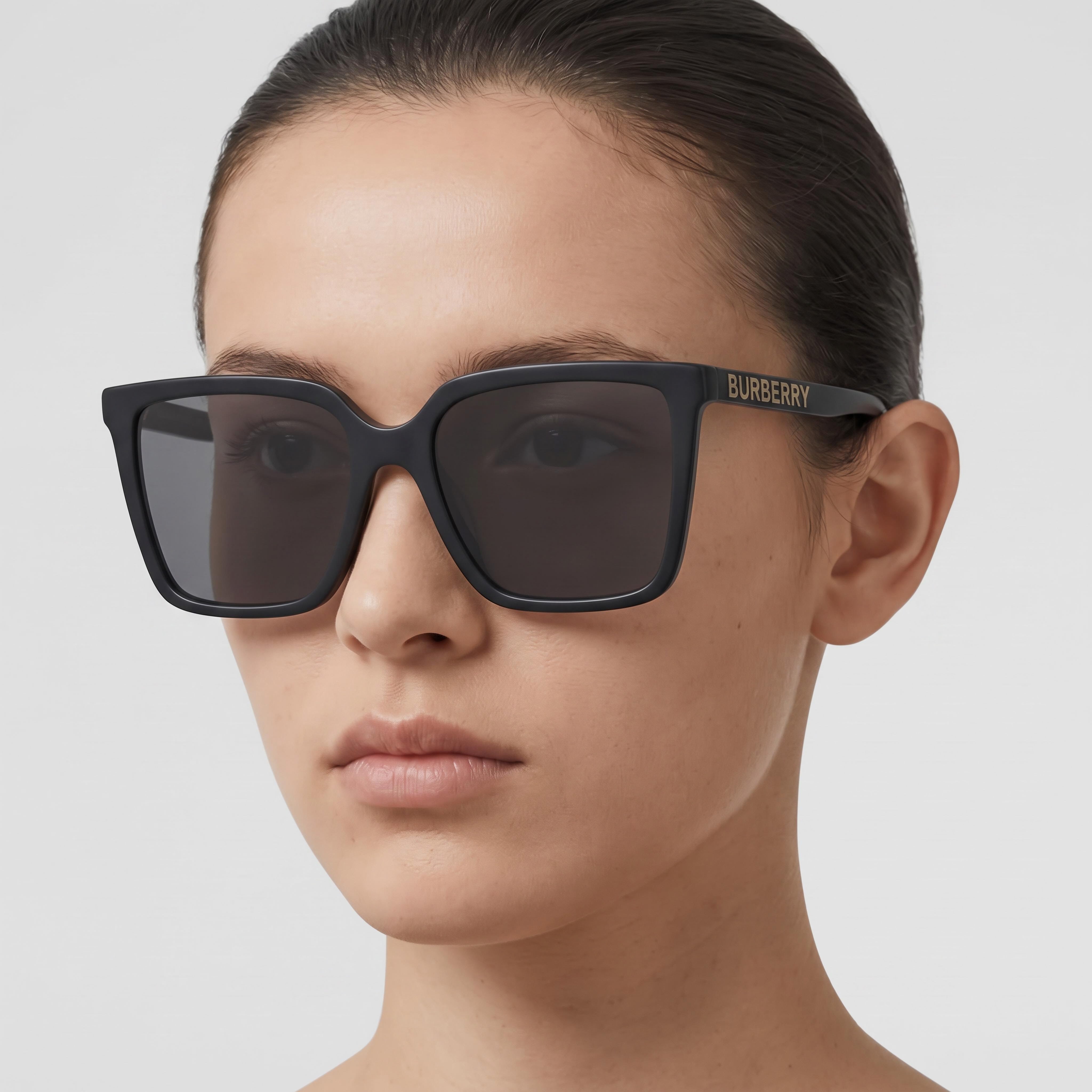 BURBERRY Be 4411d Unisex Acetato Negro Marco Gris Oscuro Policarbonato Gris Oscuro Gafas de Sol No Polarizadas 57mm, Photo 4