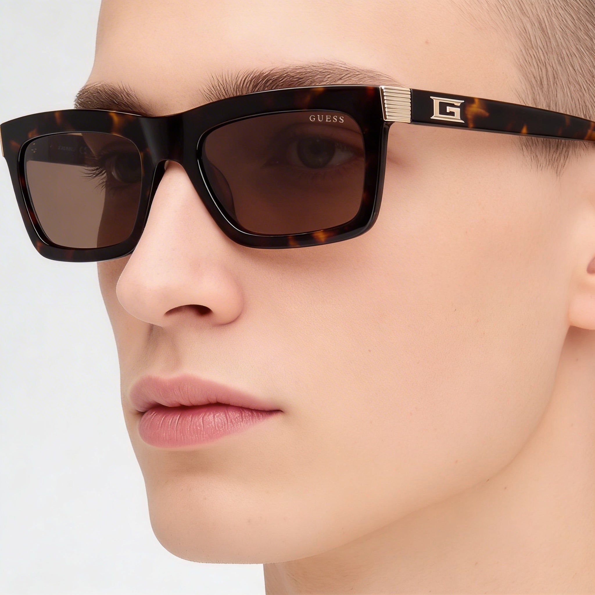 GUESS Gu00212 Gafas de sol unisex de plástico color habana oscuro, protección UV 400, lentes no polarizadas, ancho de lente 55 mm, Photo 5