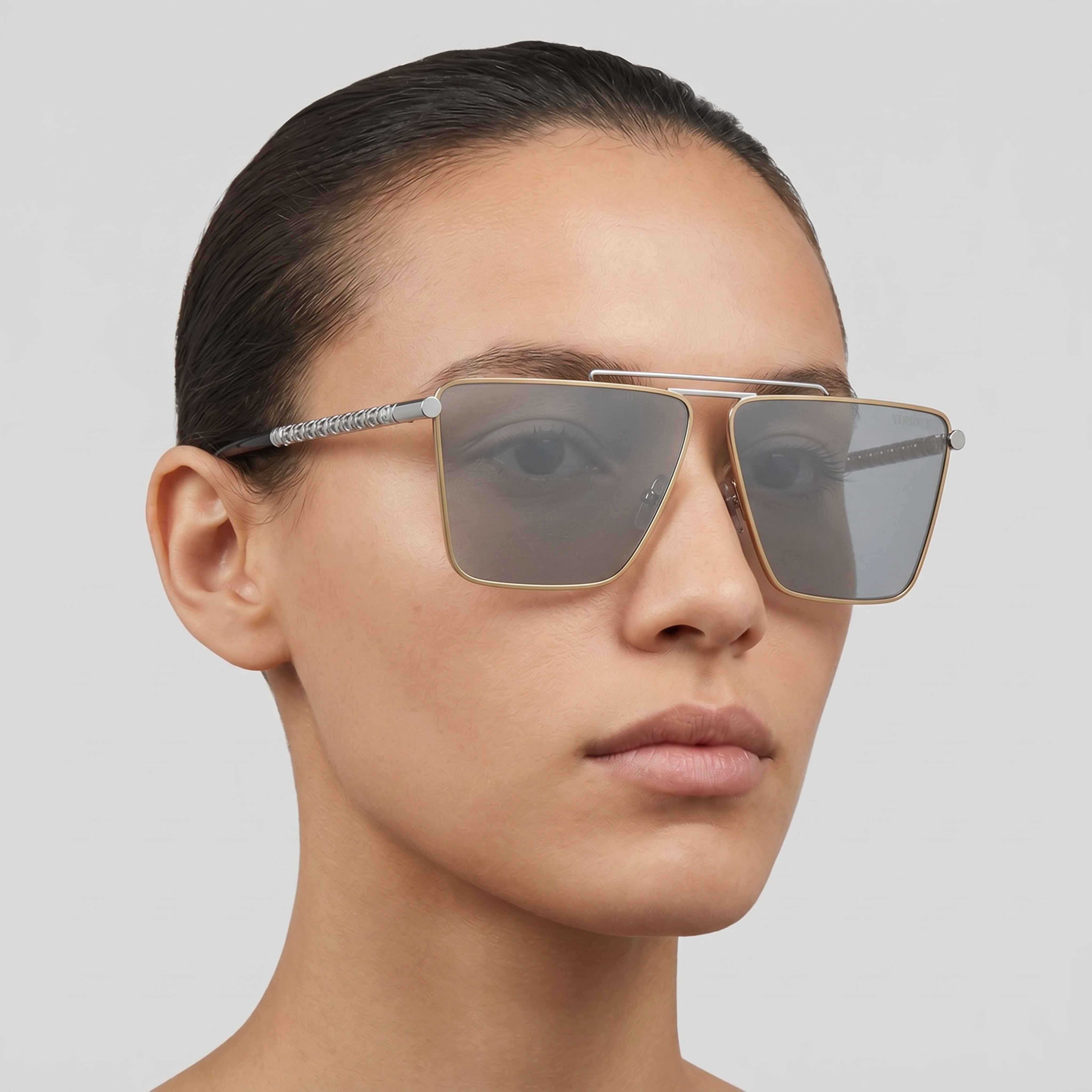 Gafas de sol unisex contemporáneas Versace de metal multicolor con espejo plateado y protección UV de 64 mm, Photo 4