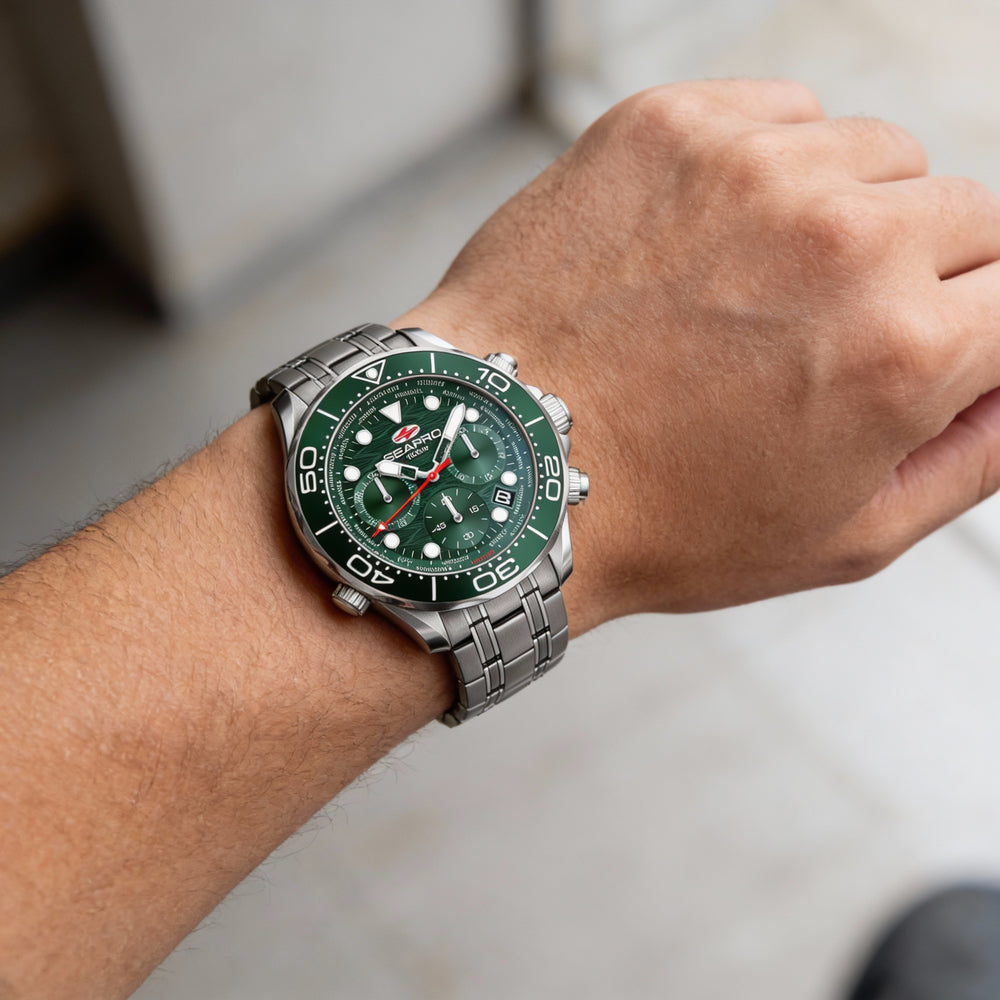 Reloj Seapro Modern para hombre con esfera verde, caja y pulsera de acero inoxidable, resistente al agua hasta 10 ATM.