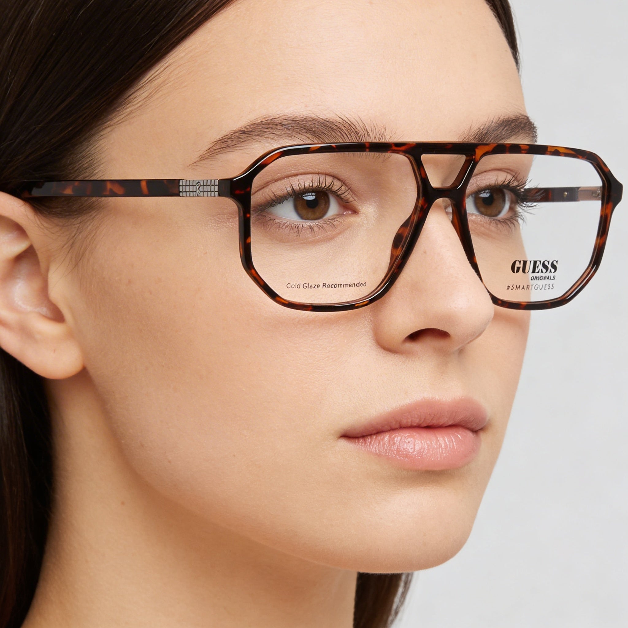 Gafas de plástico Guess GU8252 Navigator Havana oscuro para mujer, talla 57-14-145, Photo 4