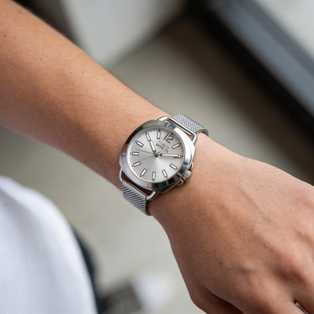 Reloj de cuarzo Invicta Wildflower 48915 para mujer, de acero inoxidable, de 32 mm, con esfera plateada y pulsera de eslabones.