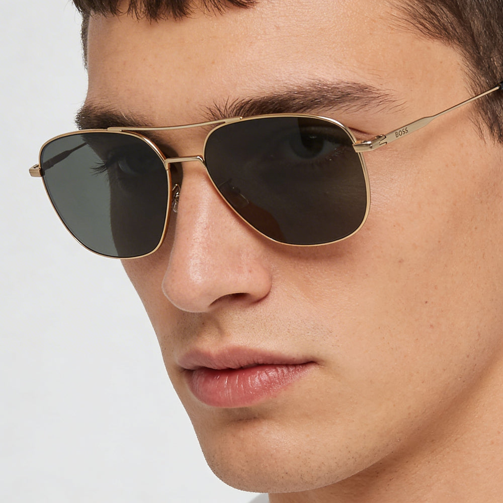 Hugo Boss 1557/O/F/S Aoz Aoz Gafas de sol para hombre, armazón de plástico dorado mate, lentes marrones sin polarizar con protección UV, 62 mm