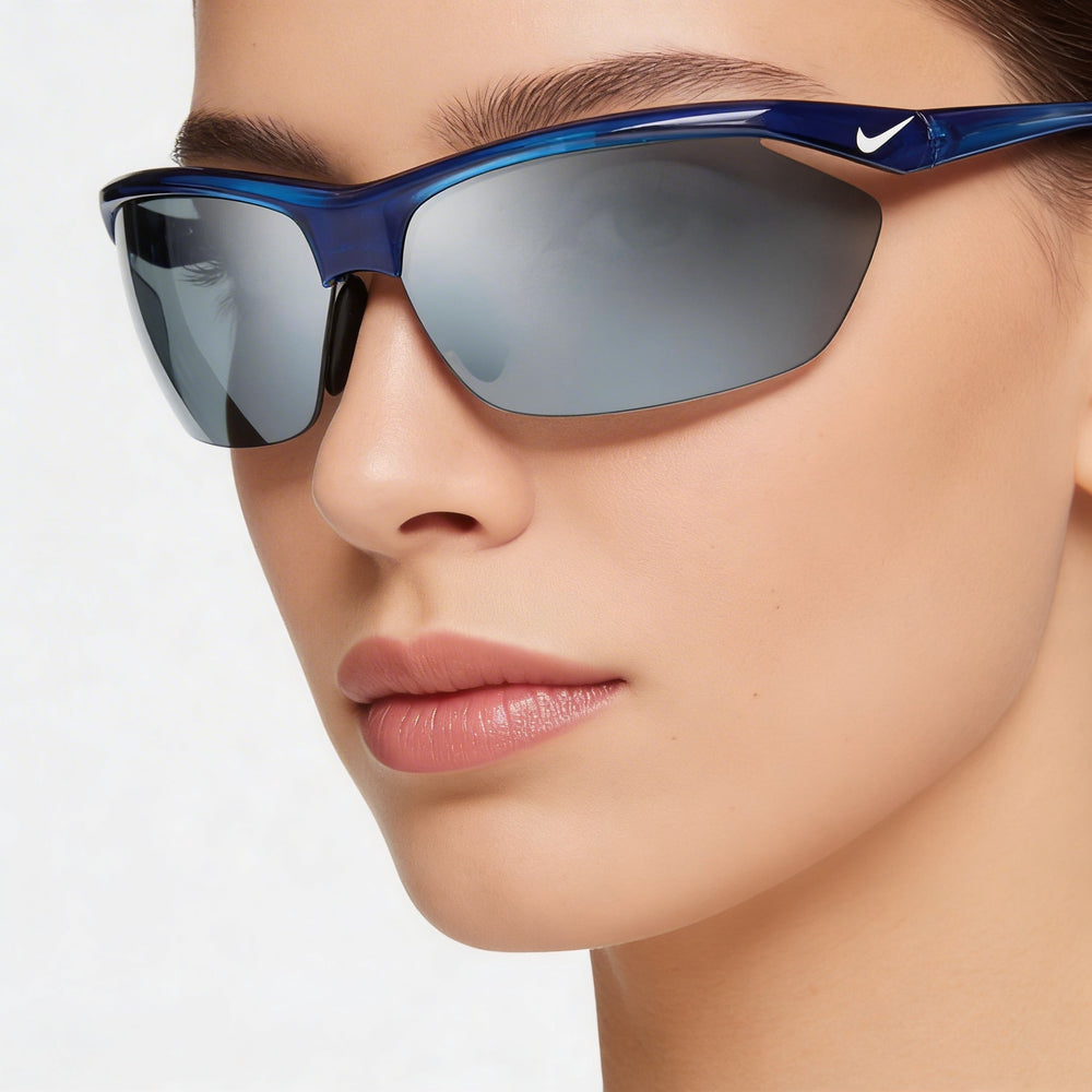 Gafas de sol de competición Wayfarer de Nike para mujer con montura de plástico azul, lentes azules y protección UV