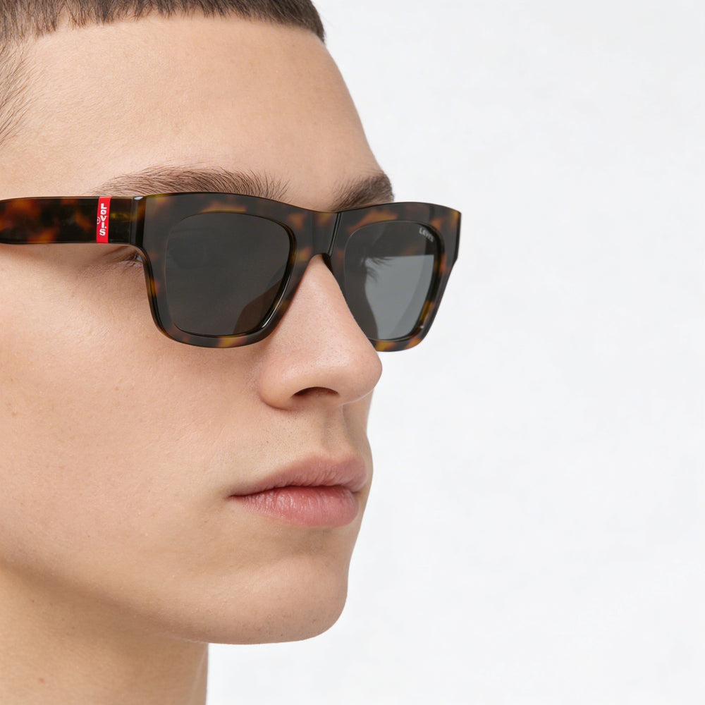 Gafas de sol unisex Levi's LV 1026/S con montura de poliamida ecológica en color Havana 2 y lentes de policarbonato de 52 mm