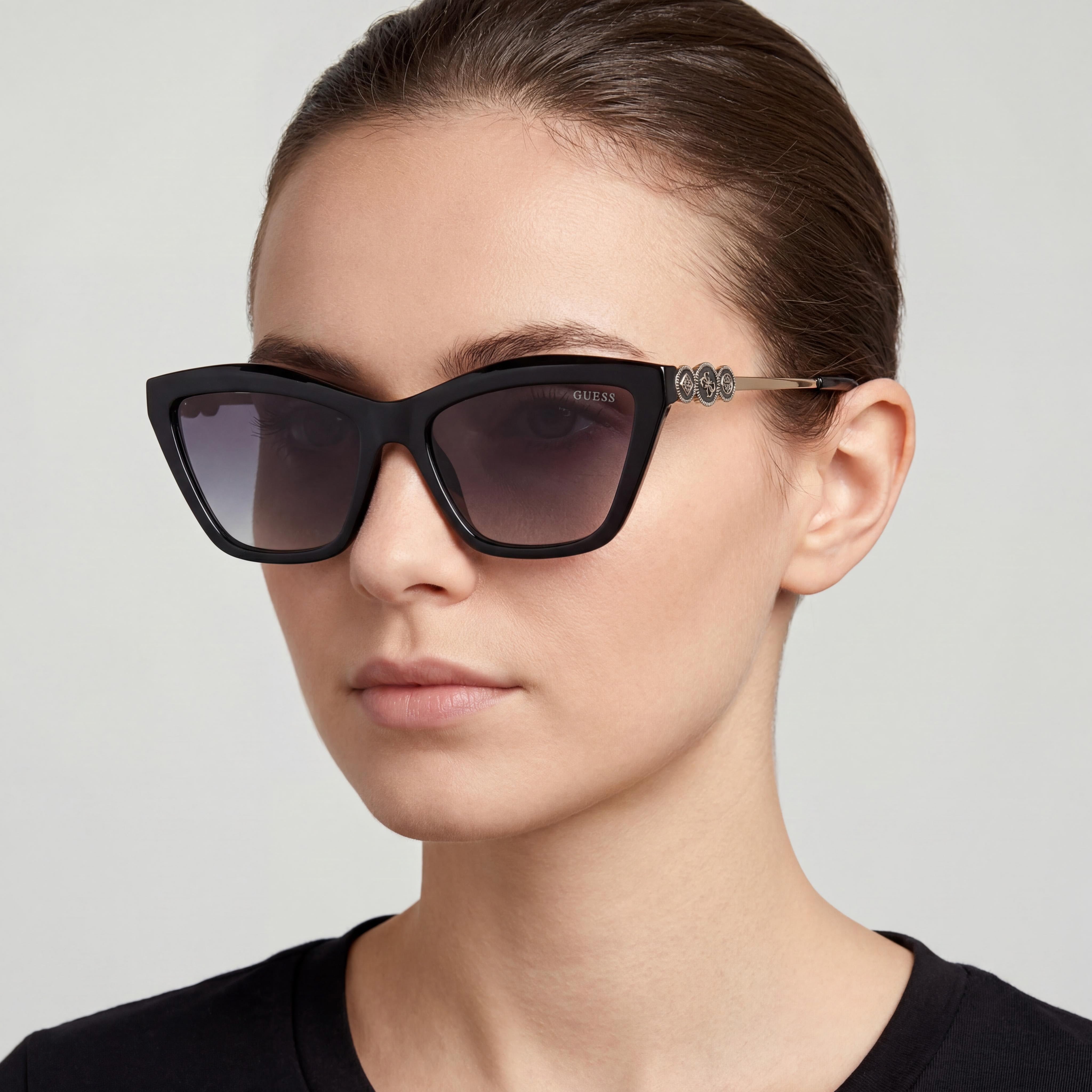 Gafas de sol de mujer tipo cat-eye GUESS de plástico, montura negra brillante, lentes ahumadas degradadas, 56 mm, Photo 4