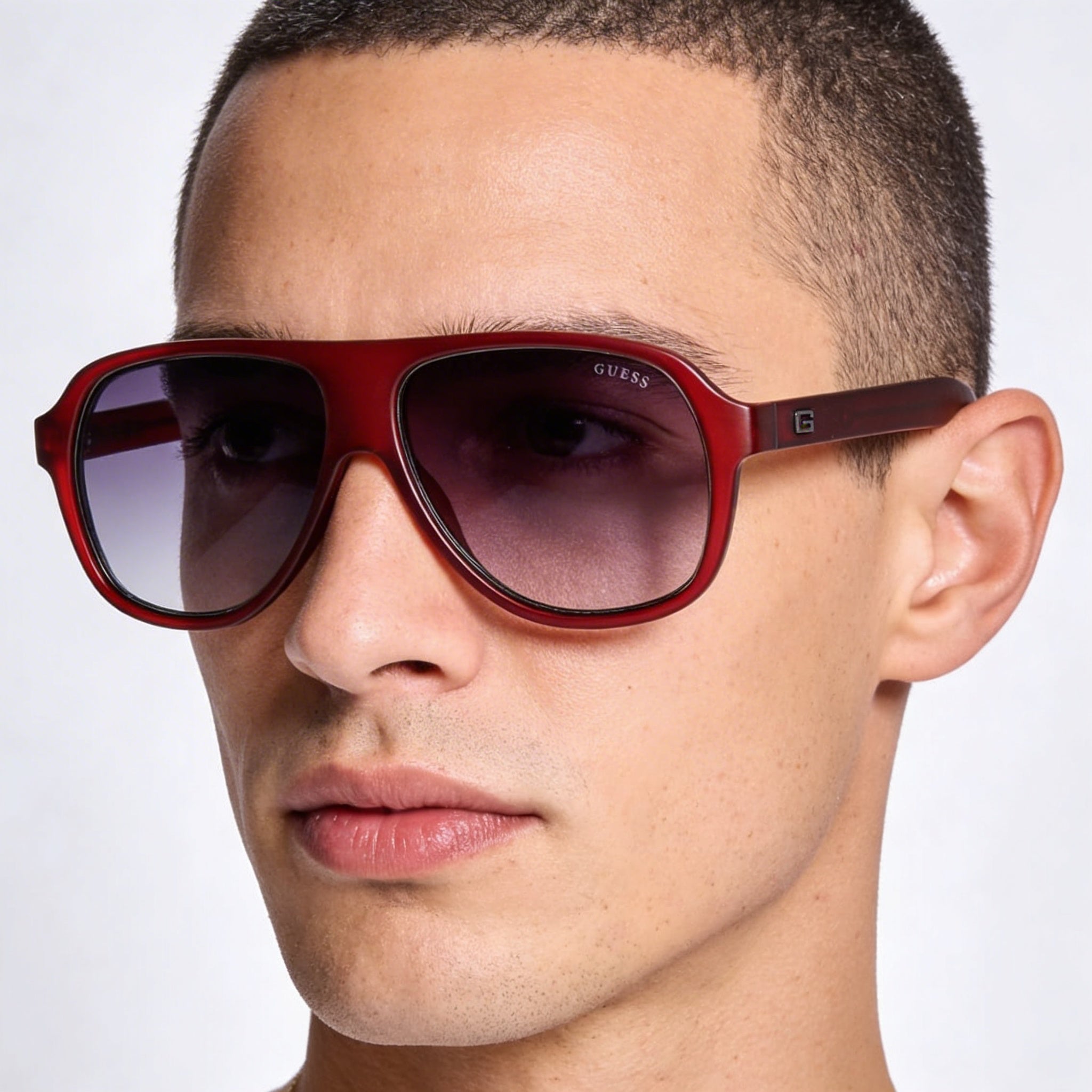 Guess Classic Men's Burgundy Red Plastic Frame Polarized, Scratch Resistant, 100% UV Protection Sunglasses, Photo 4
