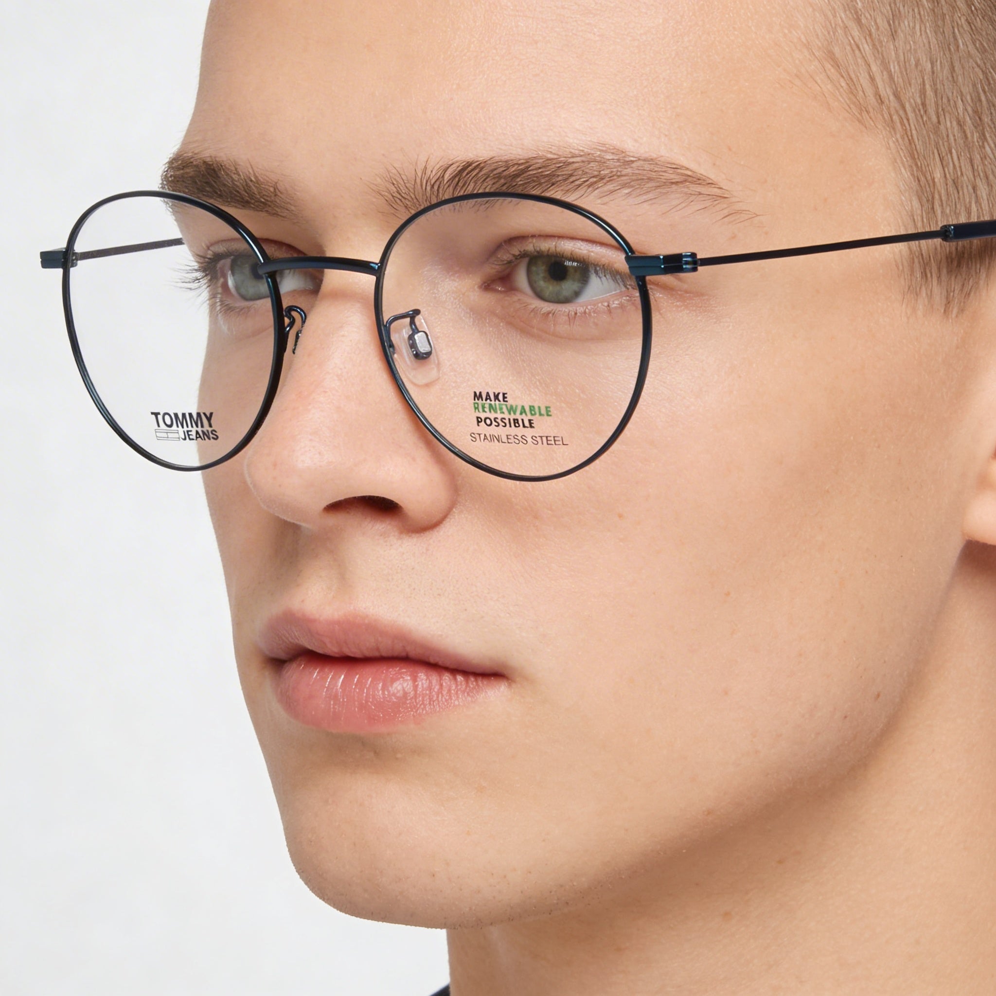 Gafas unisex modernas Tommy Hilfiger con montura de acero aleado y lentes de policarbonato azul mate, lente de 50 mm, Photo 5