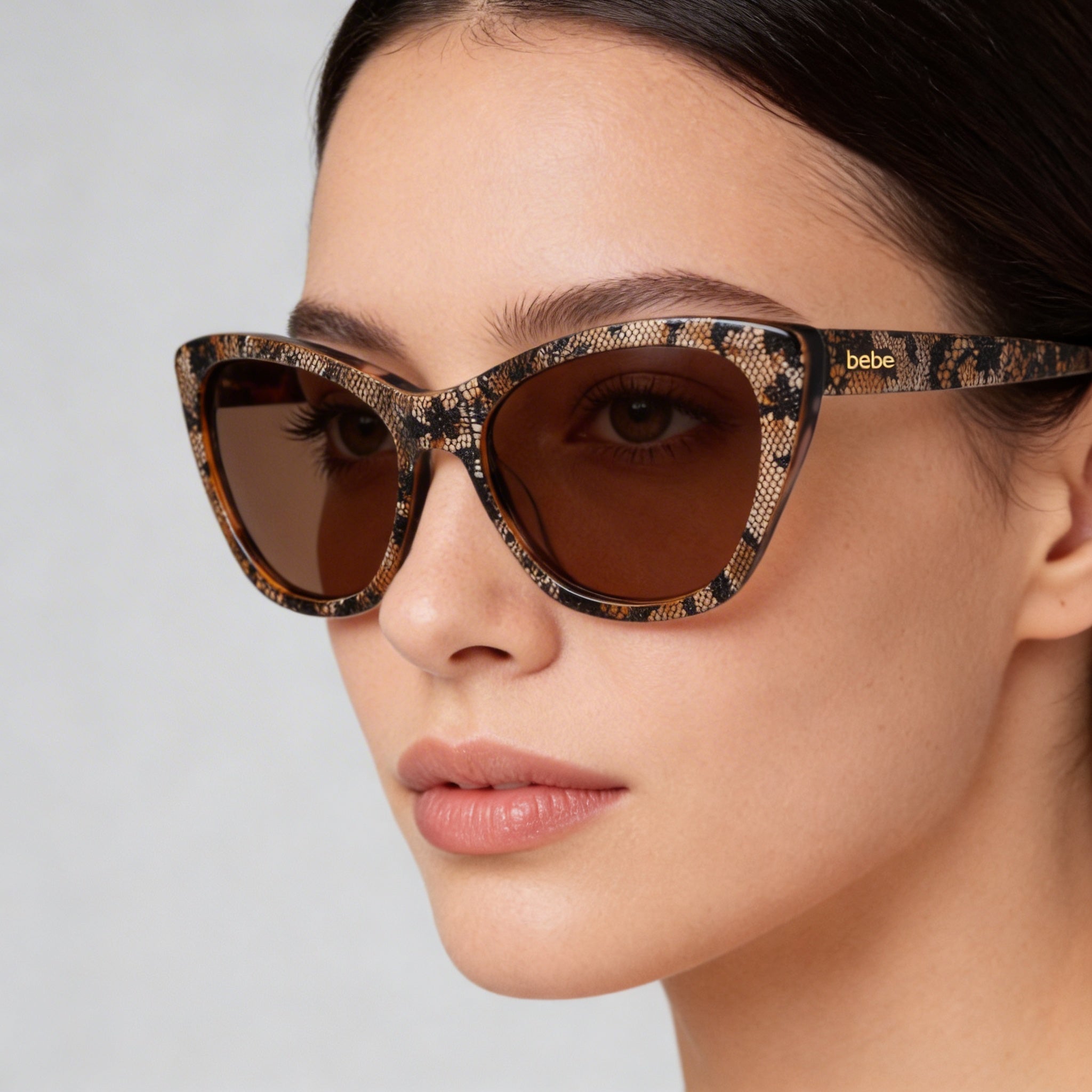 bebe Bb7254 Gafas de sol para mujer con armazón de acetato marrón y lentes no polarizadas con protección UV 56-17-140, Photo 3
