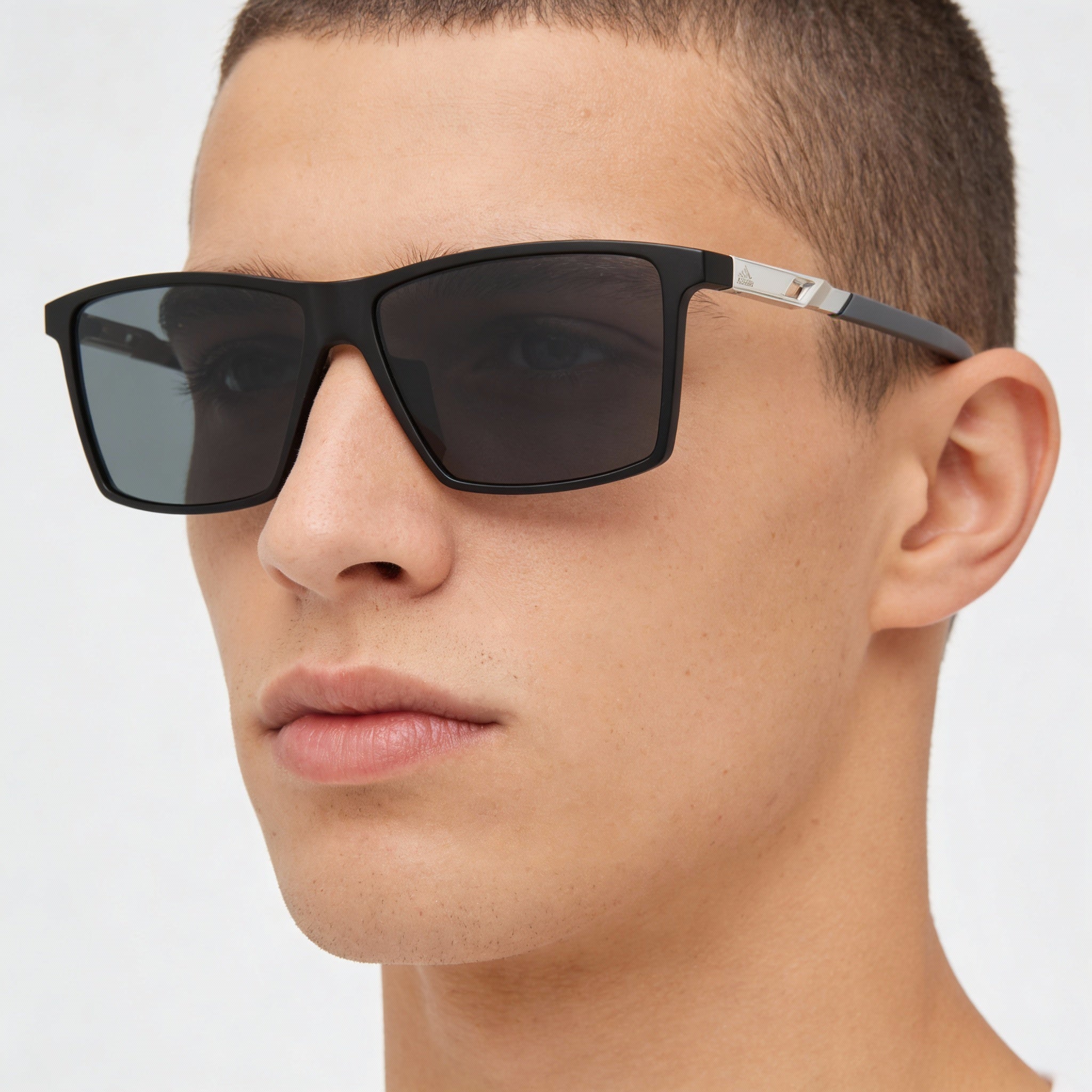 Gafas de sol deportivas Adidas Comtemporary para hombre con montura negra mate, lentes de policarbonato y patillas de 135 mm., Photo 3