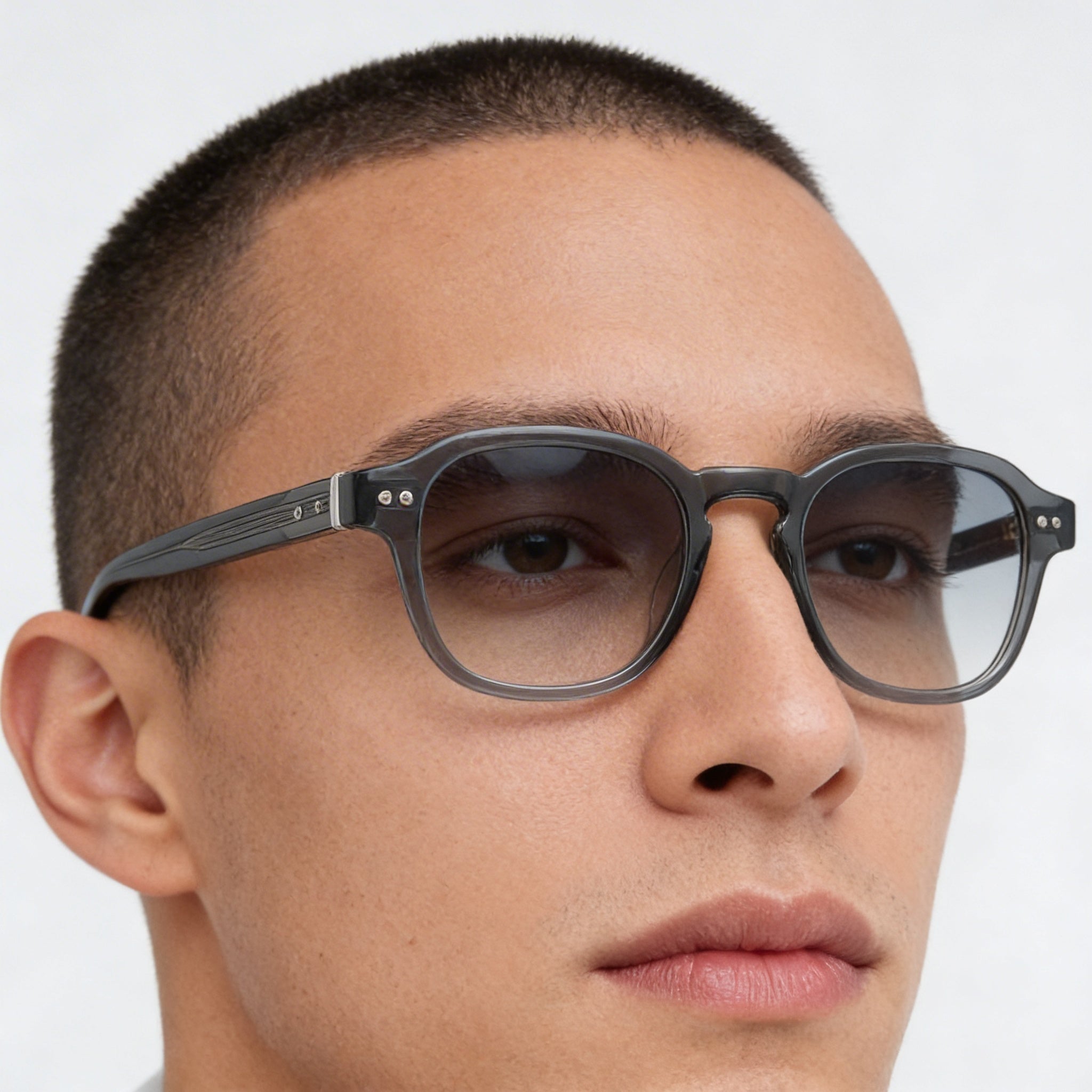 Tommy Hilfiger Modern Men's Eyewear with ECO ACETATE Grey Frame and Polycarbonate Non-Polarised Grey Lenses 48mm, Photo 4