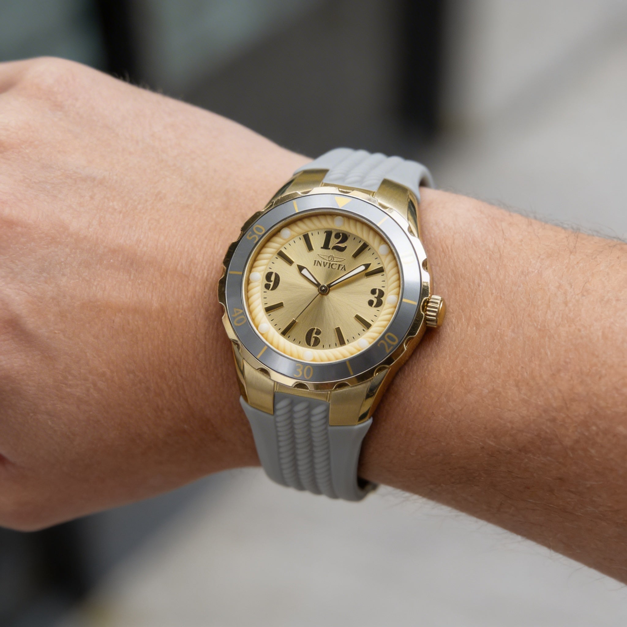 Reloj unisex Invicta Angel 48850 de acero inoxidable dorado con correa de cuarzo de 38 mm, Photo 3