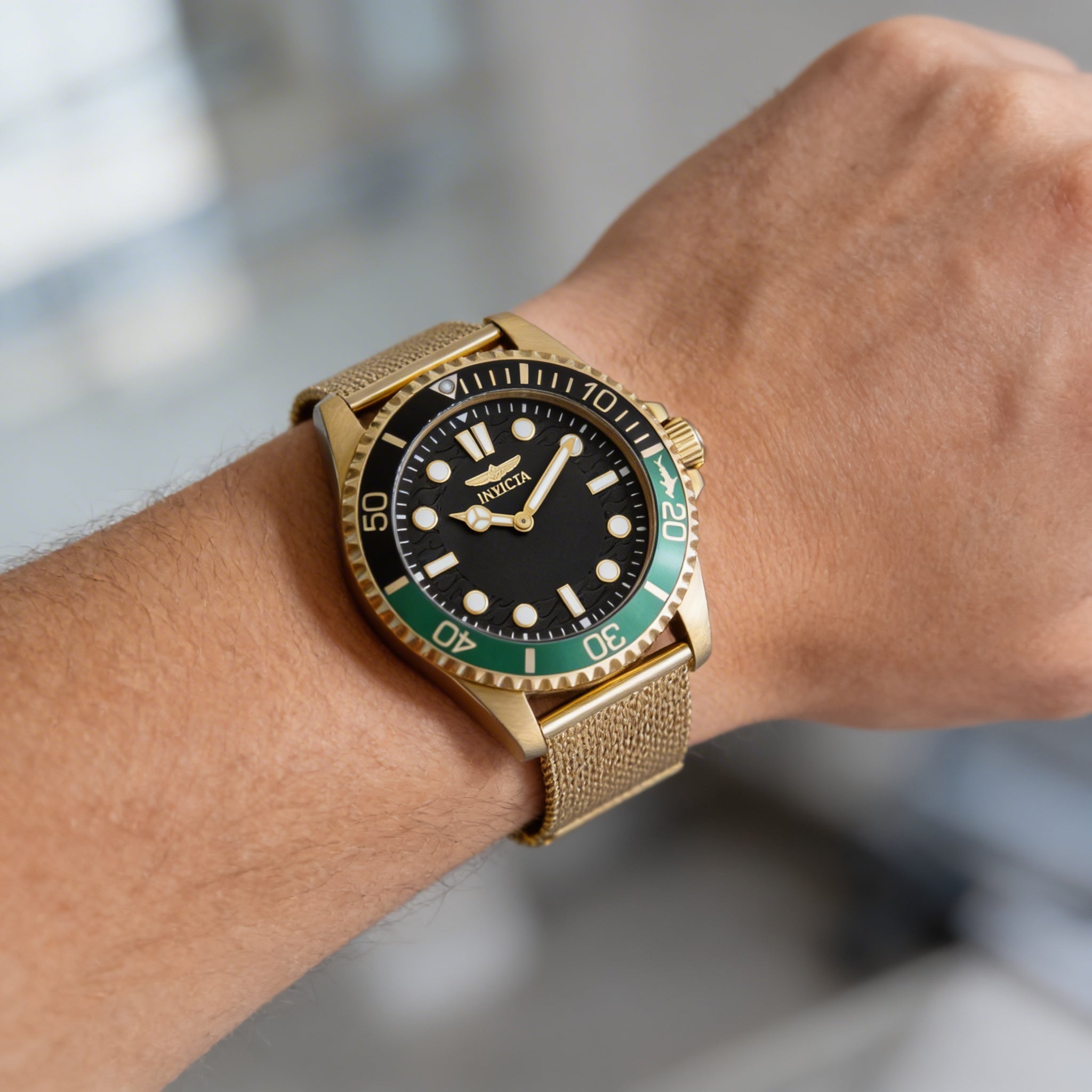 Reloj de cuarzo unisex Invicta Pro Diver 49692, caja y pulsera de acero inoxidable dorado, esfera negra, 43 mm, 10 ATM, Photo 4