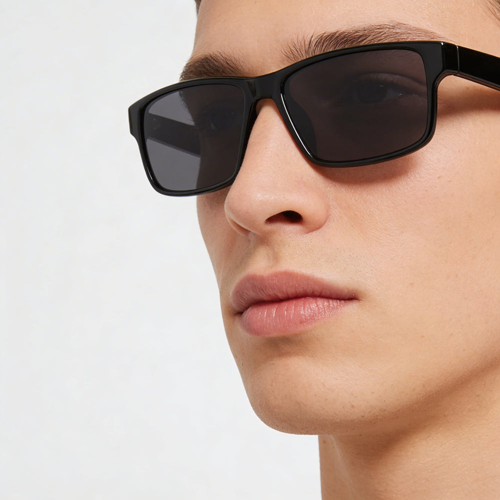 Gafas de sol unisex rectangulares Ferragamo SF960S con montura de plástico negro y lentes grises, 100 % UV, 58 mm