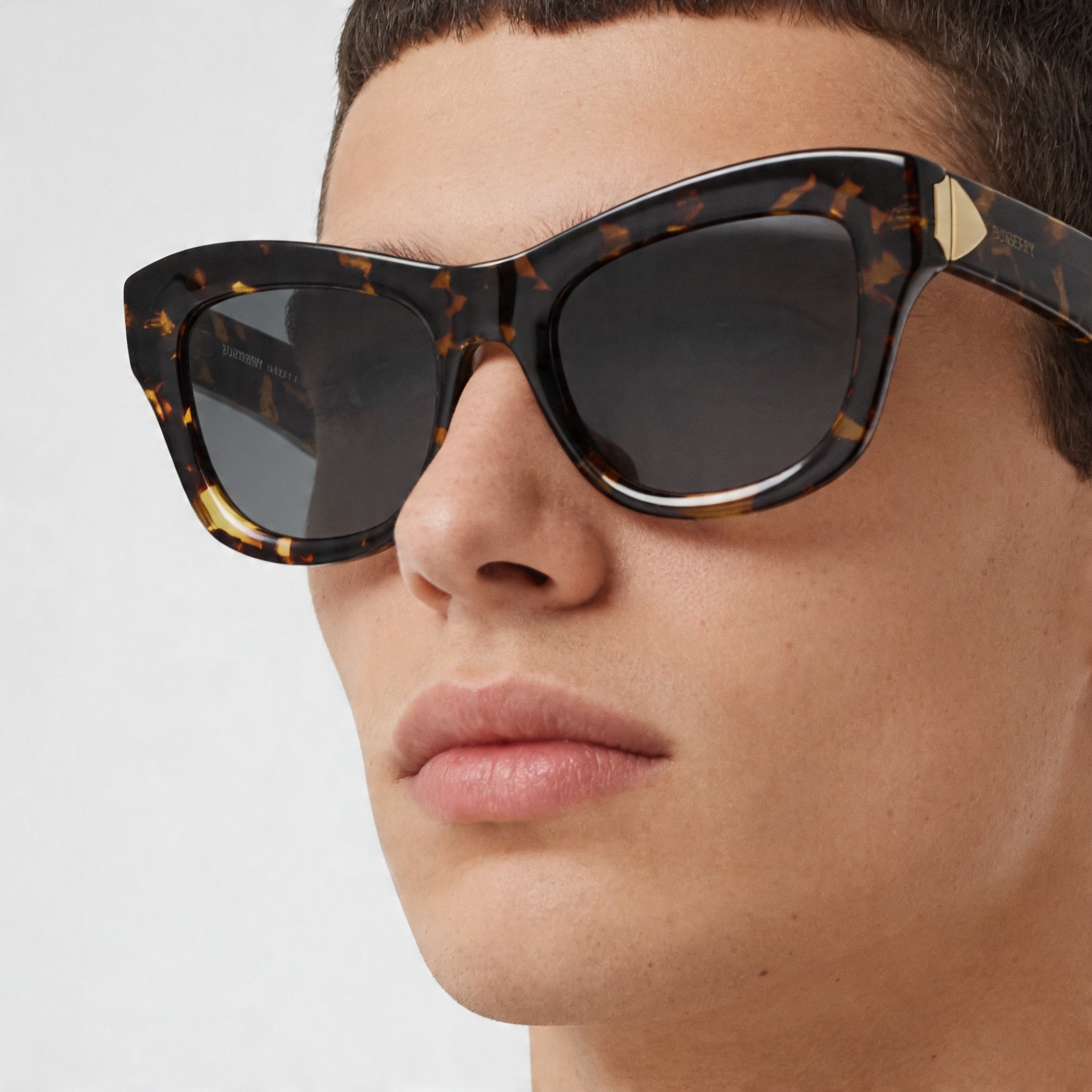 Gafas de sol unisex BURBERRY Classic de acetato carey con lentes gris oscuro y protección UV de 51 mm, Photo 4