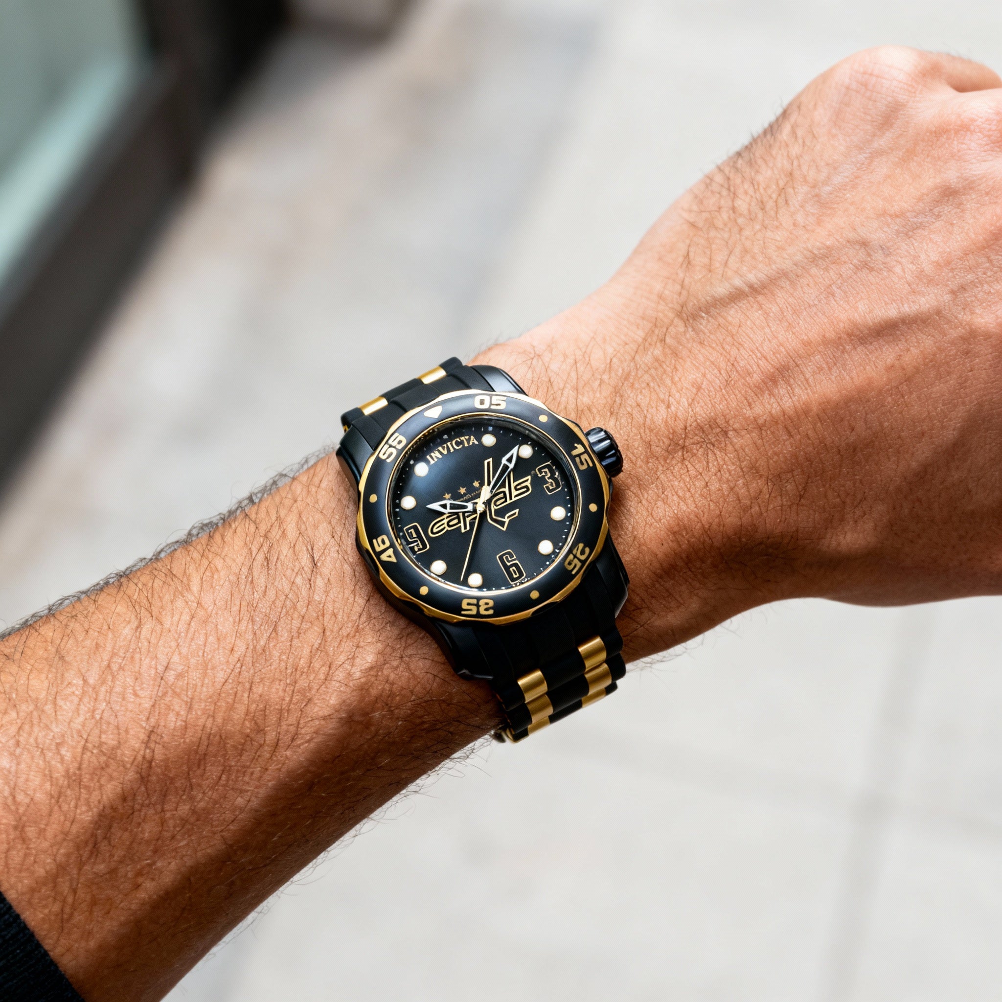 Invicta Men's NHL IN-42311-AMZUK Quartz Chronograph Watch, Black Gold-Tone Stainless Steel & Silicone, 48mm