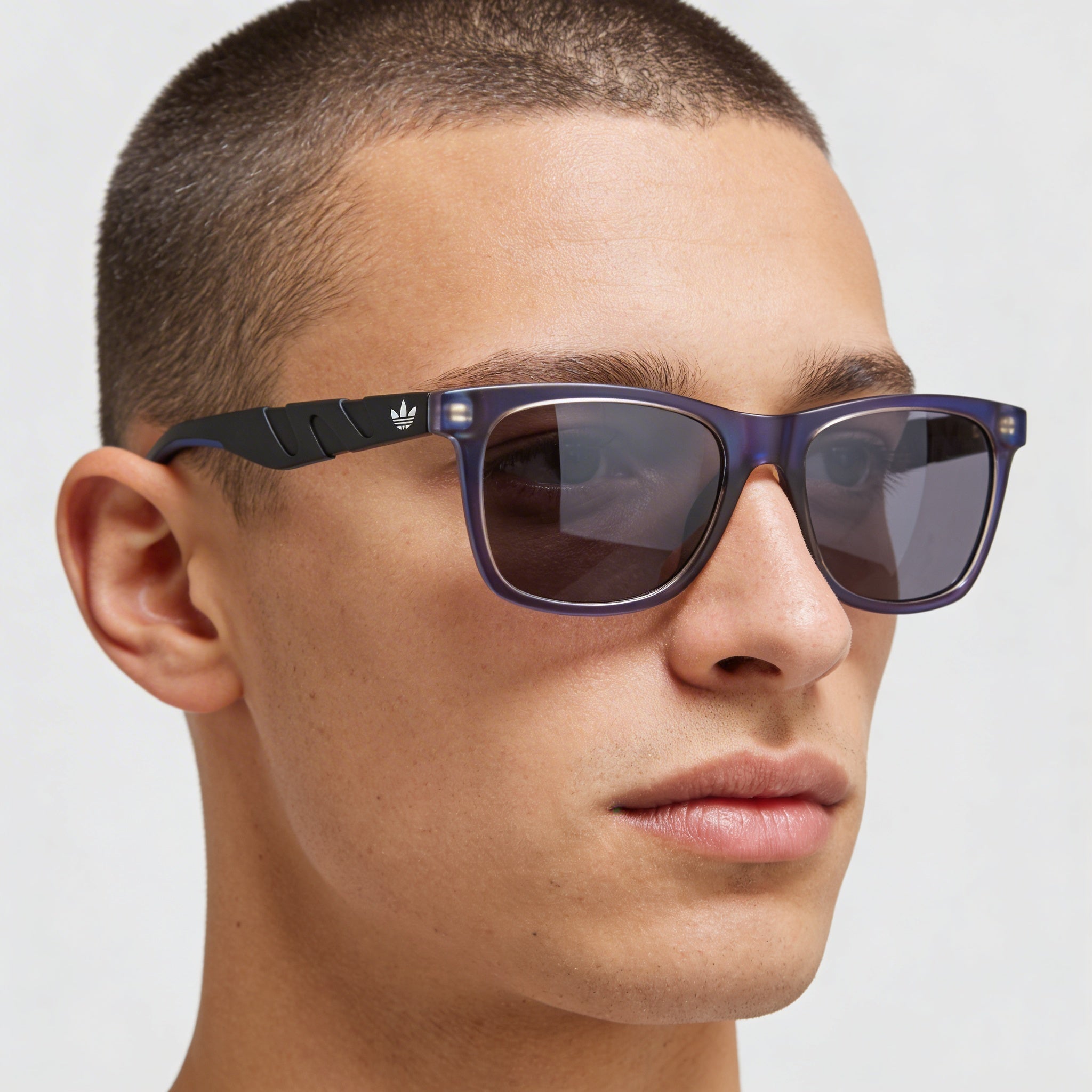 Gafas de sol Adidas Originals OR0101 de plástico con protección UV para hombre, 53 mm, monocolor violeta, lentes ahumadas, Photo 5