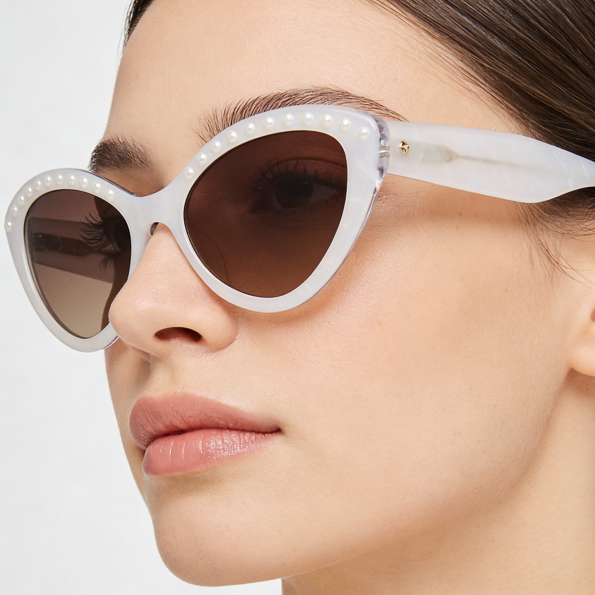 Kate Spade New York JUNI/G/S PEARL Gafas de sol de mujer blancas y marrones con montura de acetato, lentes marrones degradadas con protección UV de 55 mm, Photo 4