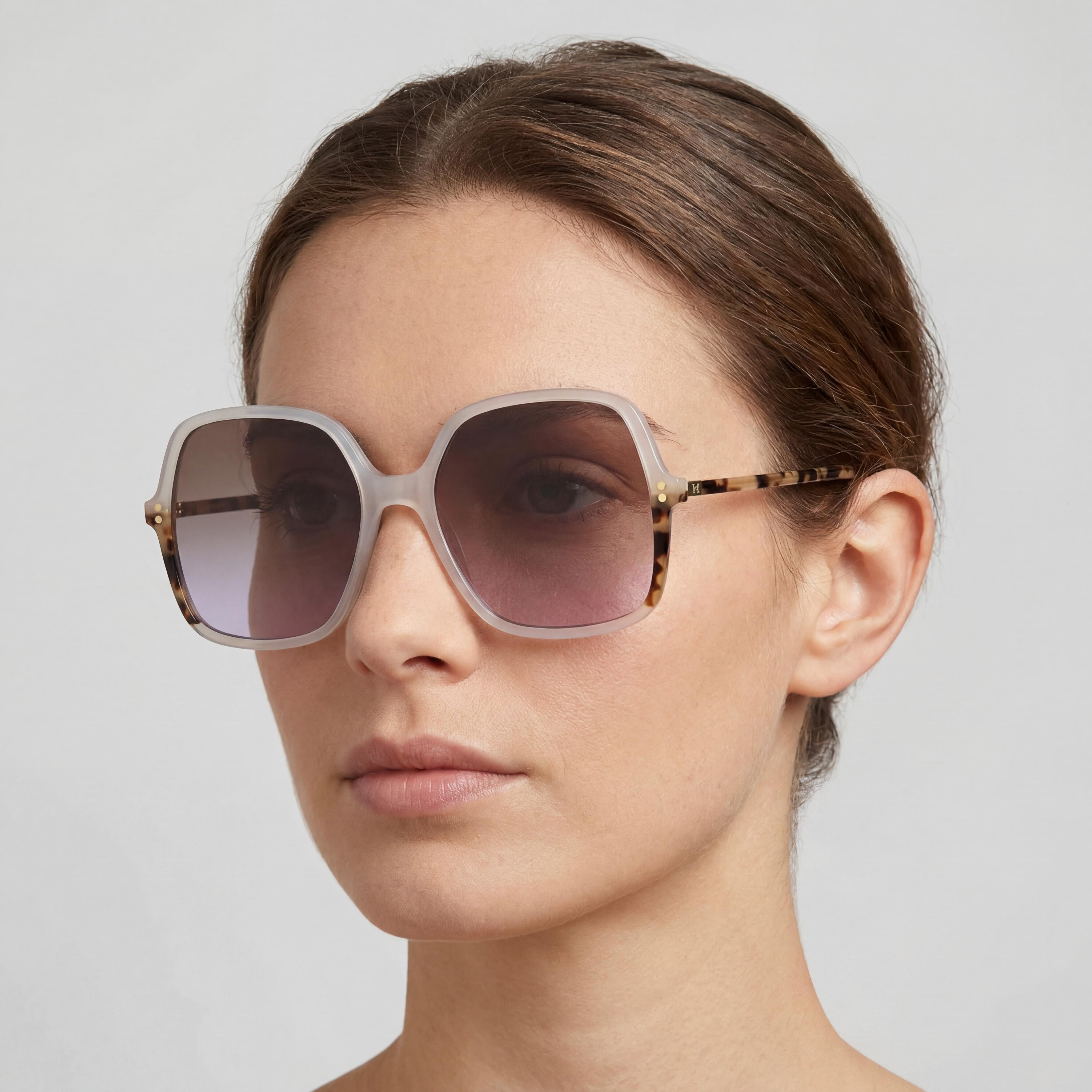 Gafas de sol modernas para mujer Carolina Herrera, montura de acetato marfil, lentes no polarizadas de doble tono marrón violeta con protección UV, 56 mm, Photo 5